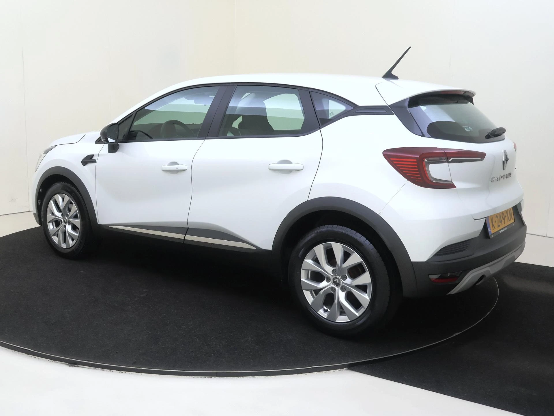 Renault-Captur-image-2