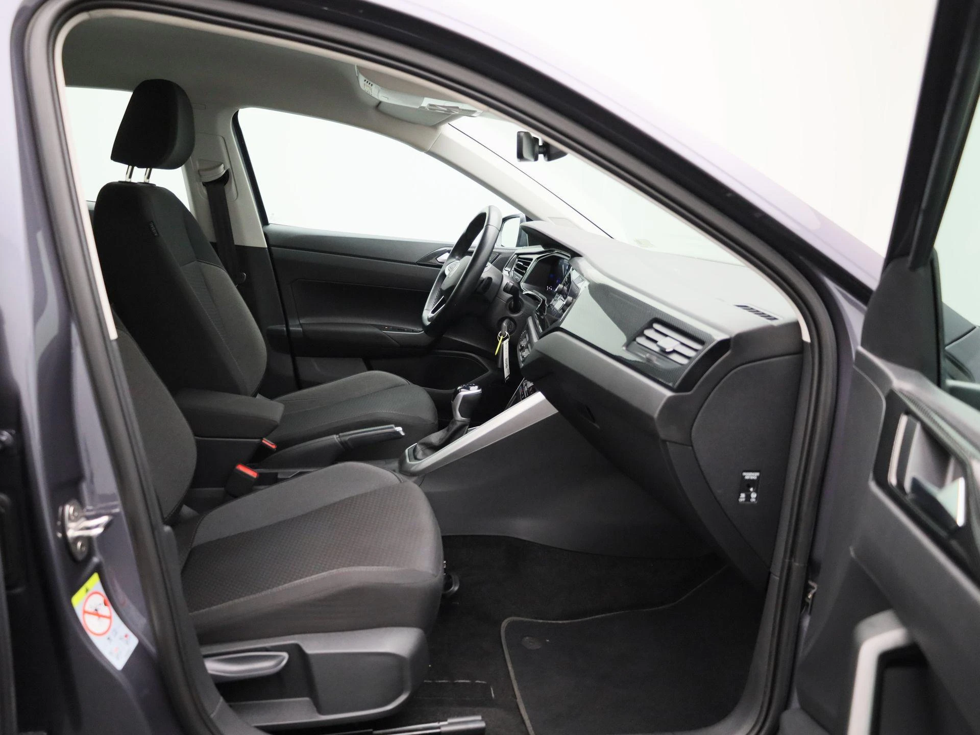 Volkswagen-Polo-image-32