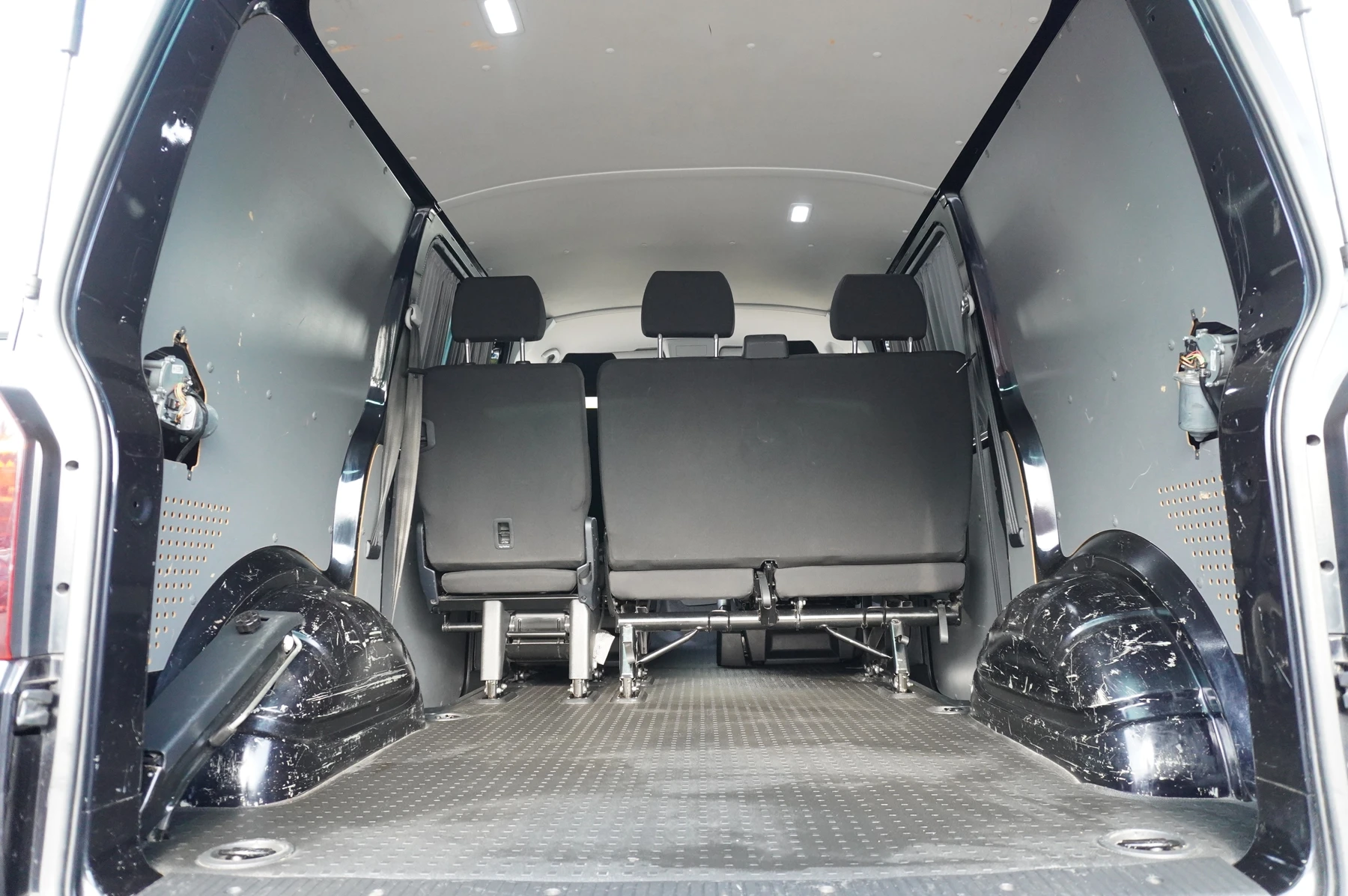 Volkswagen-Transporter-image-11
