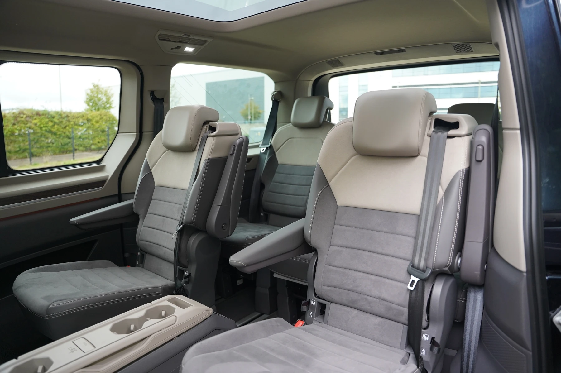 Volkswagen-Multivan-image-9