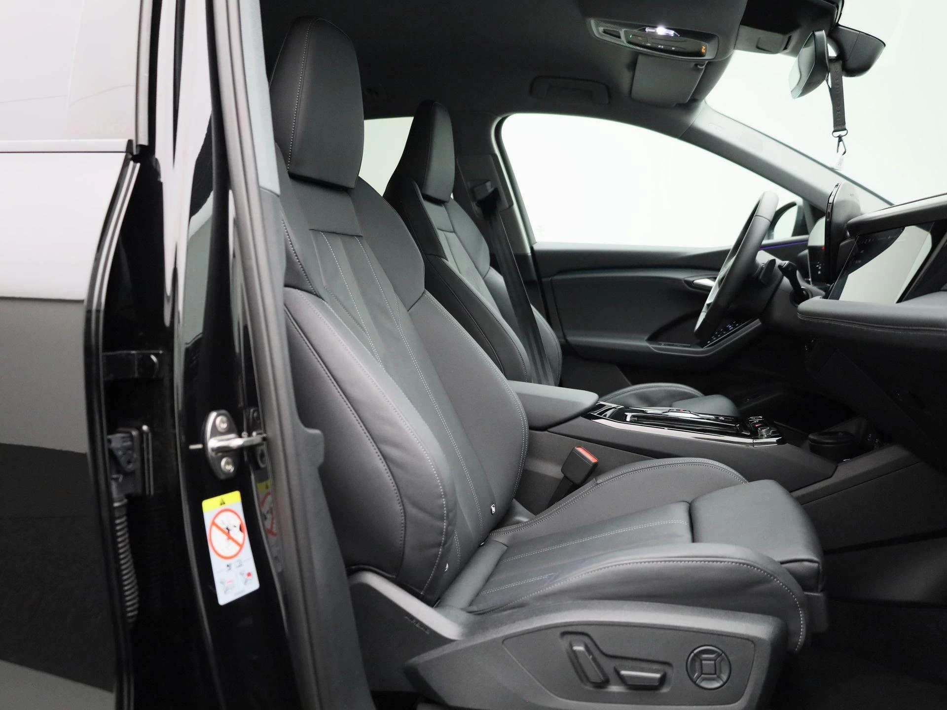 Audi-Q6 e-tron-image-44