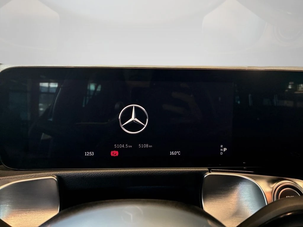 Mercedes-Benz-GLB 200 d-image-6