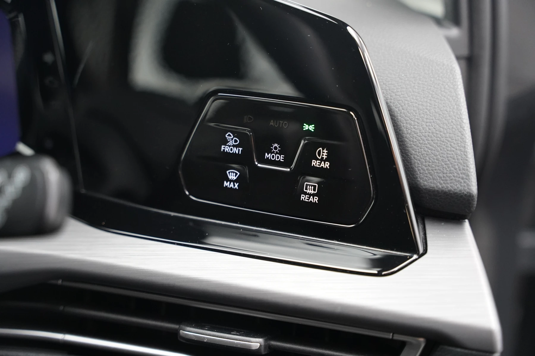 Volkswagen-Golf-image-14
