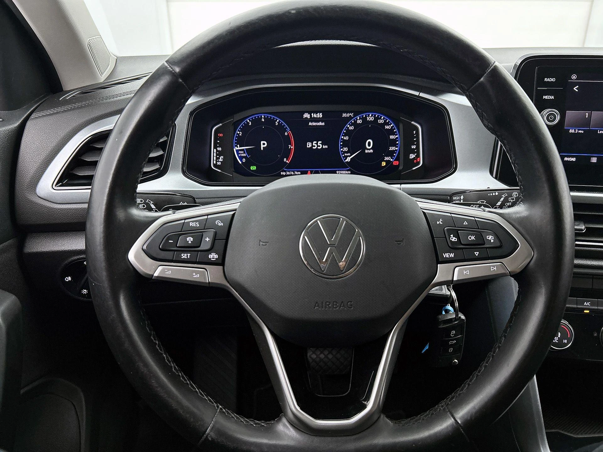 Volkswagen-T-Roc-image-32