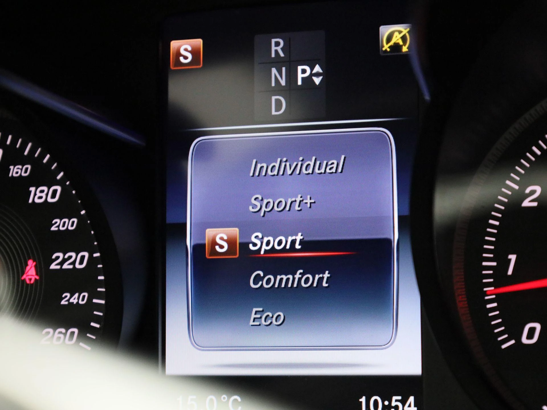 Mercedes-Benz-C-Klasse-image-25