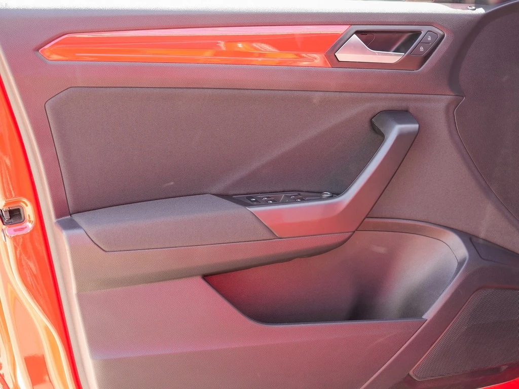 Volkswagen-T-Roc-image-18
