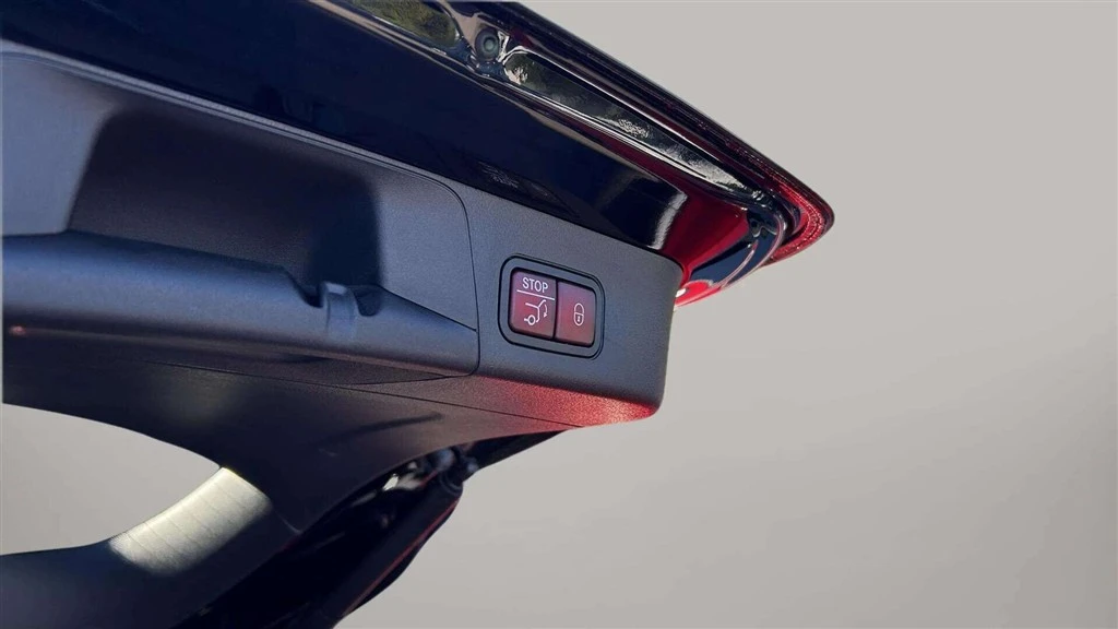 Mercedes-Benz-EQB-image-25