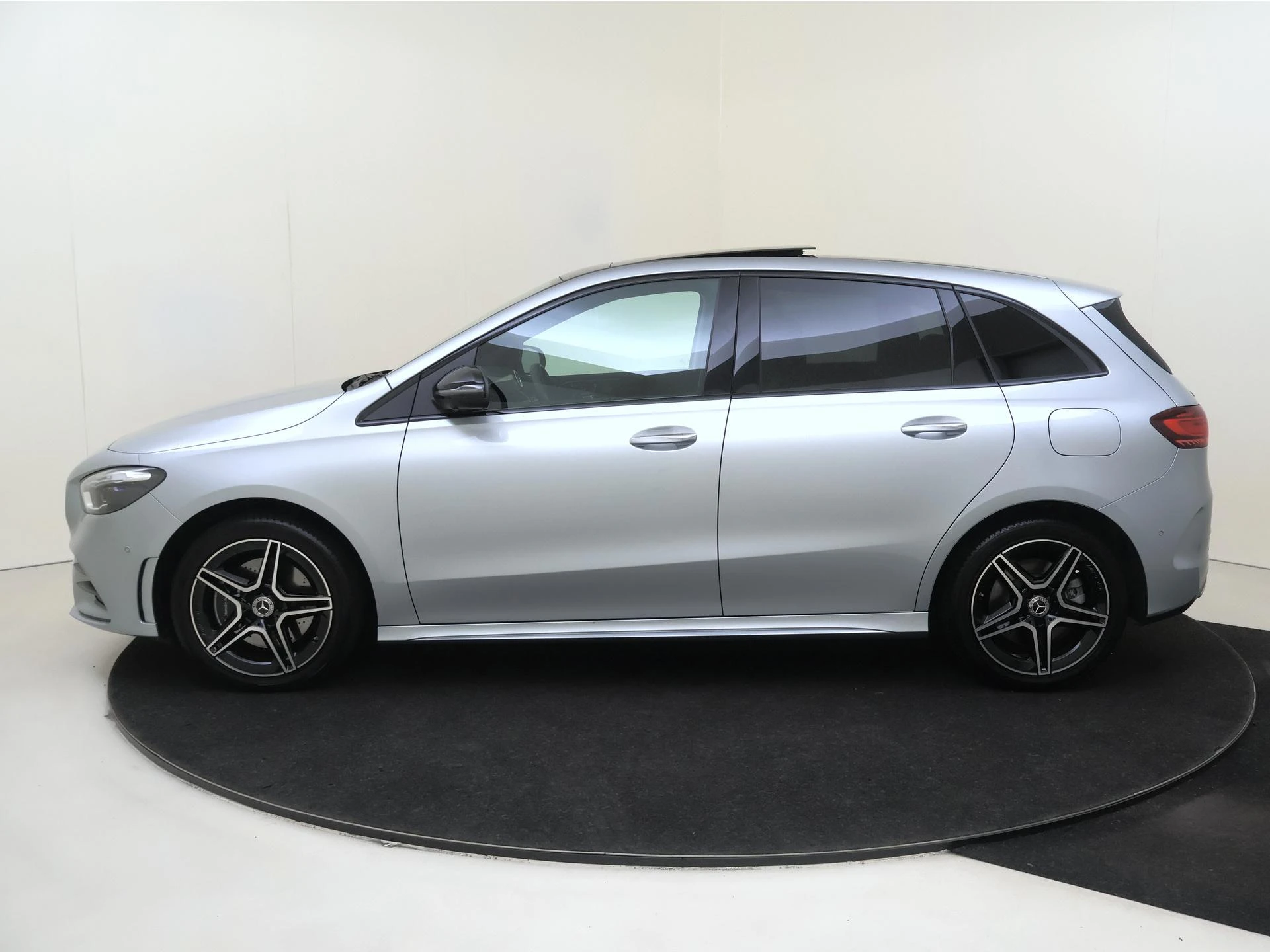 Mercedes-Benz B-Klasse 250 e Business Solution AMG