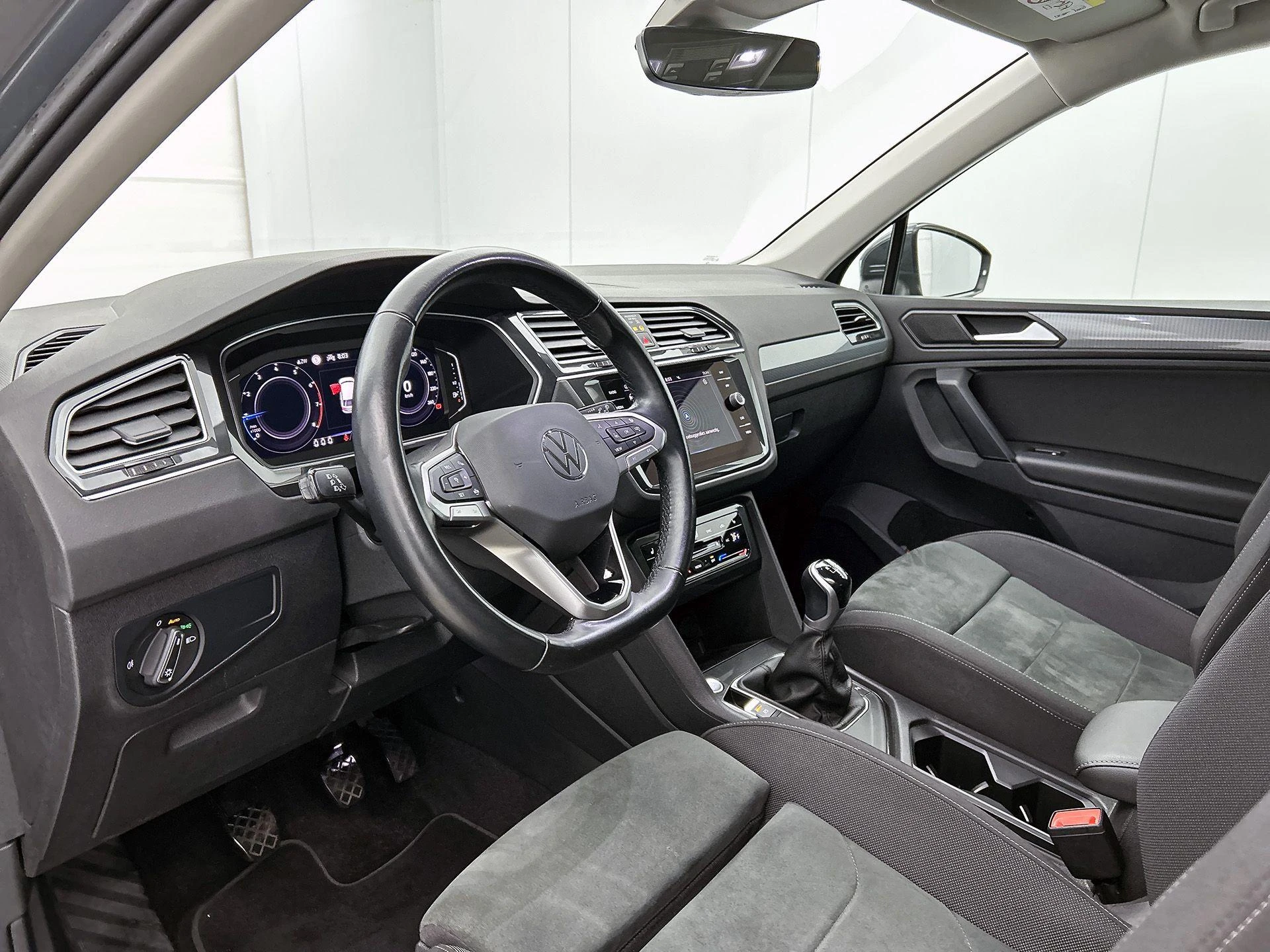 Volkswagen-Tiguan-image-17