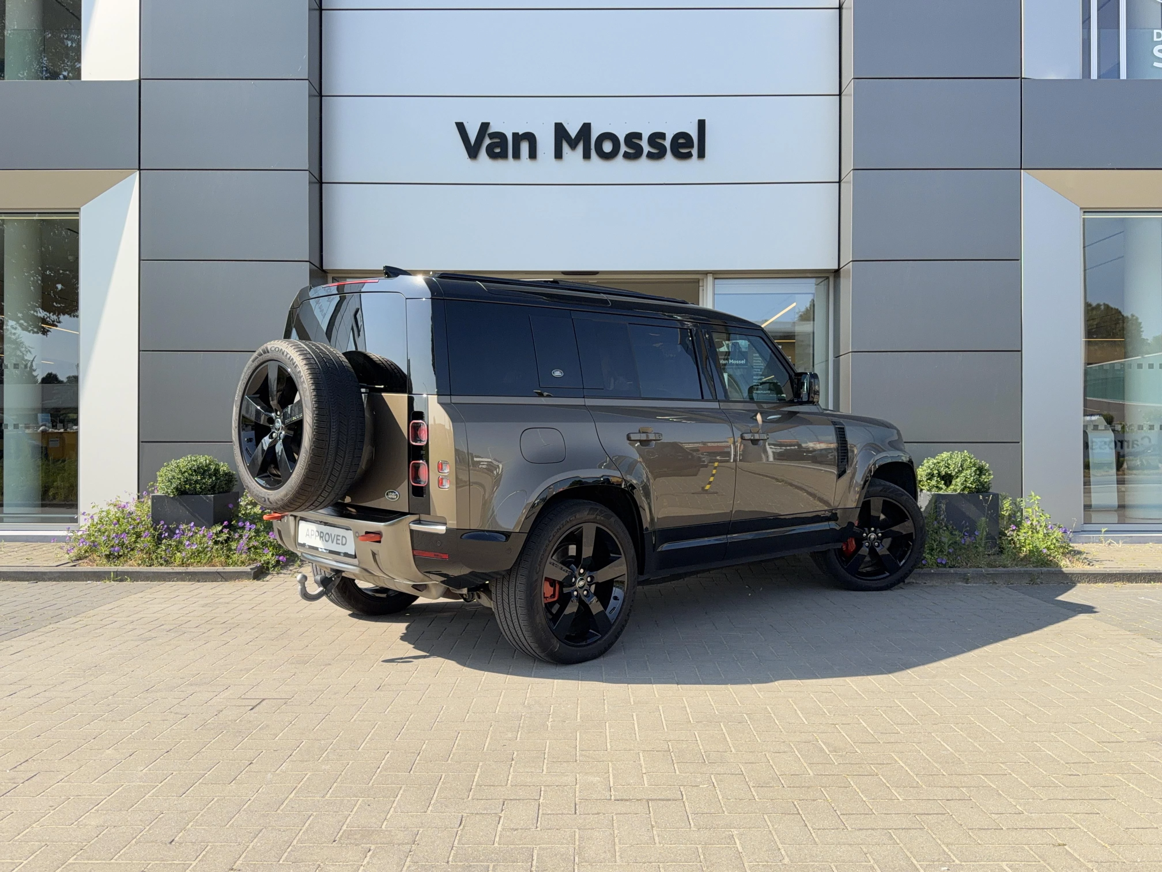 Land Rover Defender 110 P400e X AWD Auto