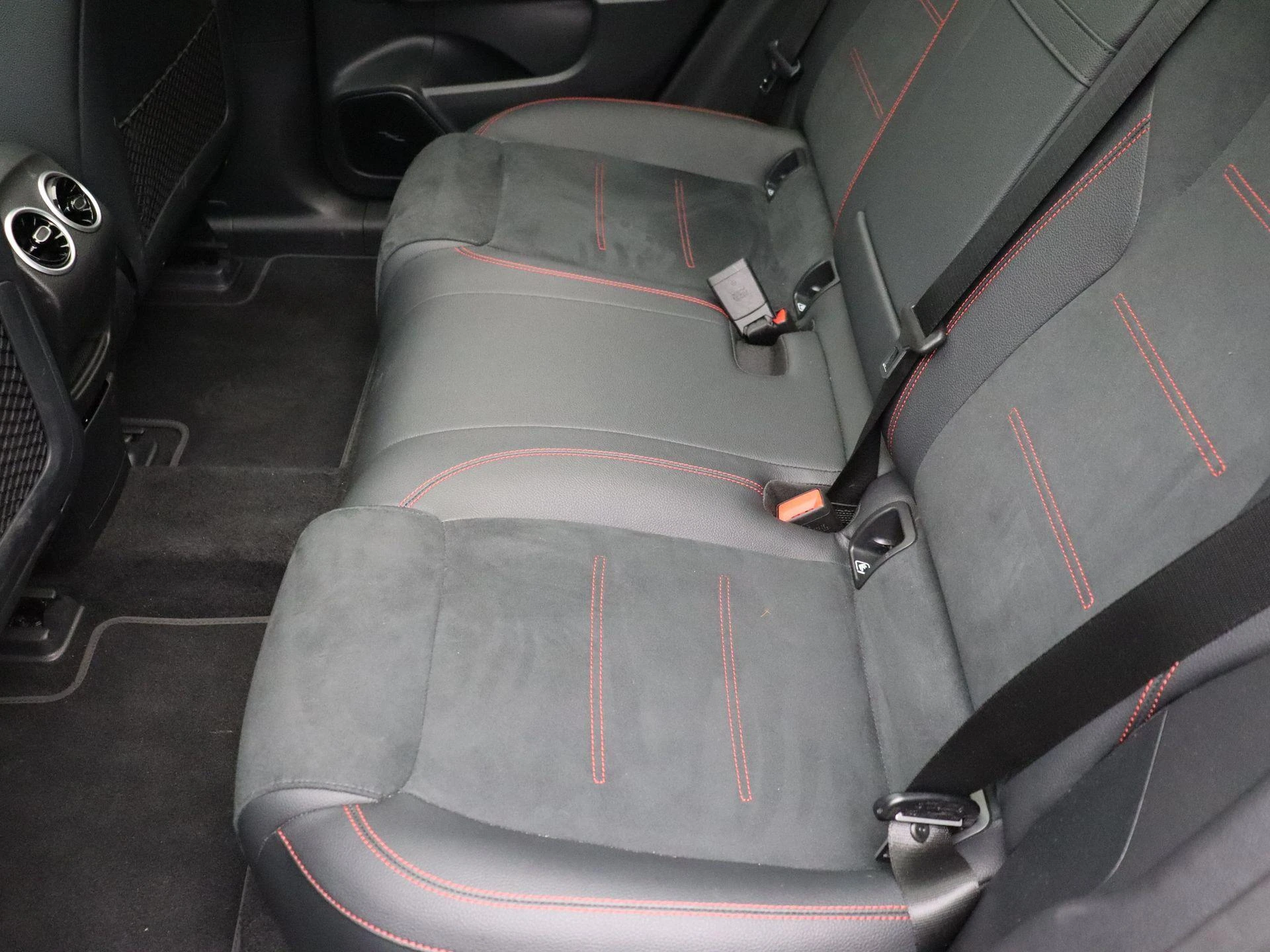 Mercedes-Benz EQA 250+ Star Edition + BURMESTER + PANO DAK + HEAD UP + CARPLAY +