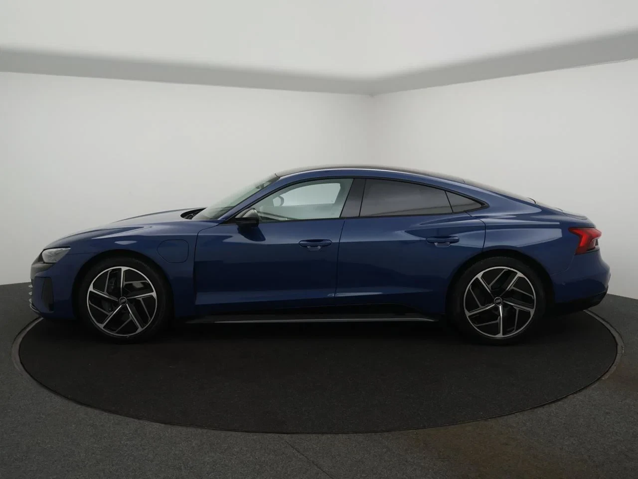 Audi e-tron GT Audi e-tron GT QUATTRO 476PK *AUTOMAAT*LEDER*PANODAK*SPORTZETESL*B&O*CAMERA*ACC*NAVI*APP-CONNECT*...*