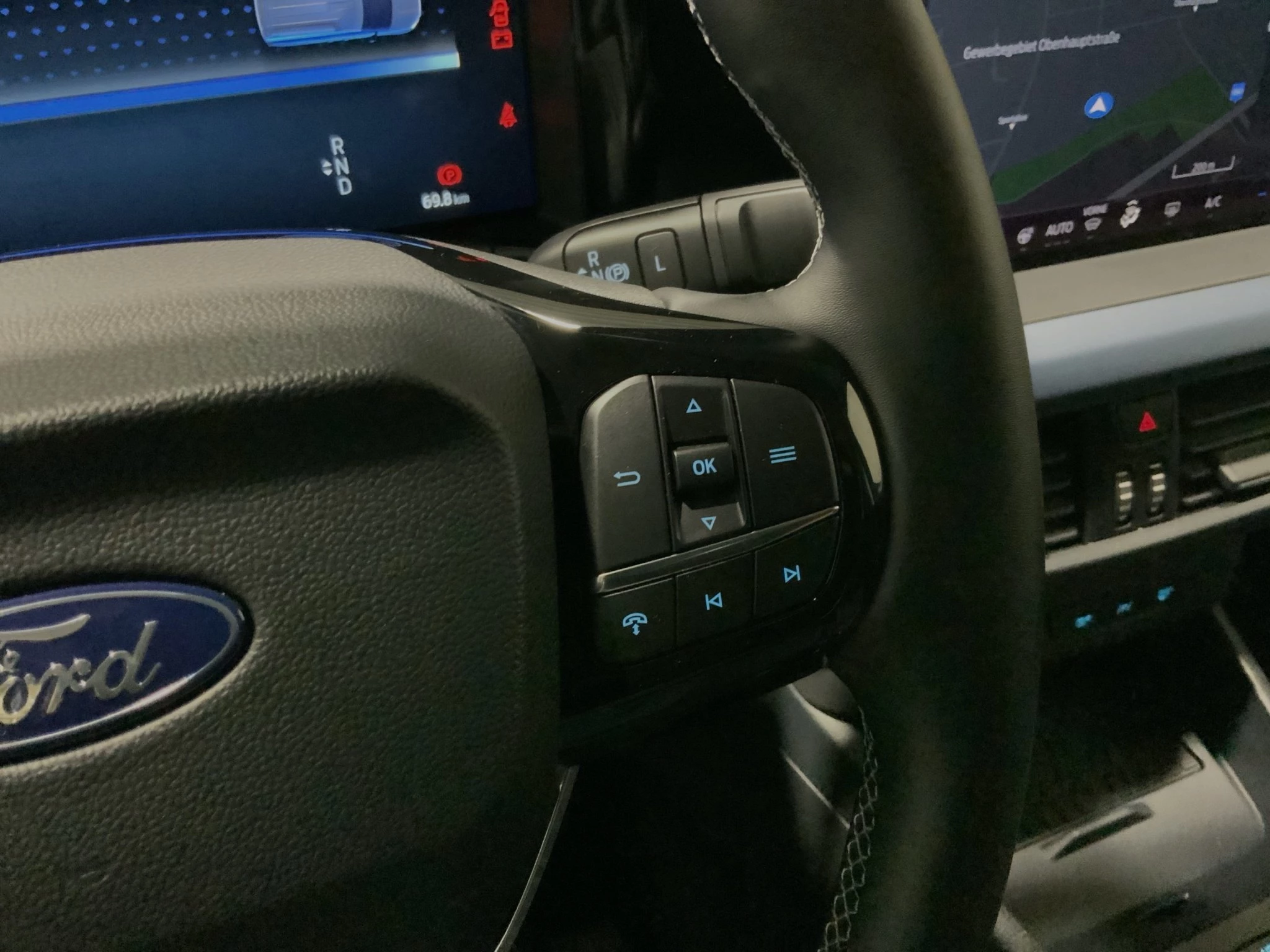 Ford-Tourneo Courier-image-10