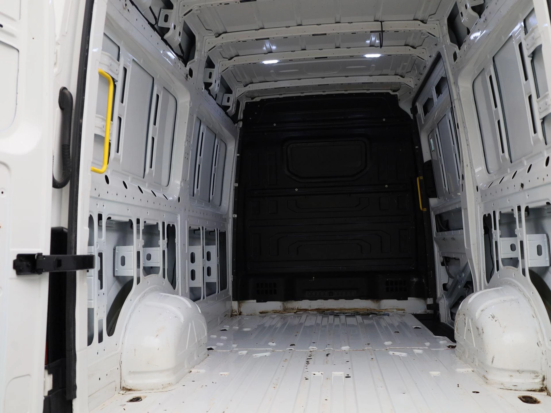Volkswagen-Crafter-image-16