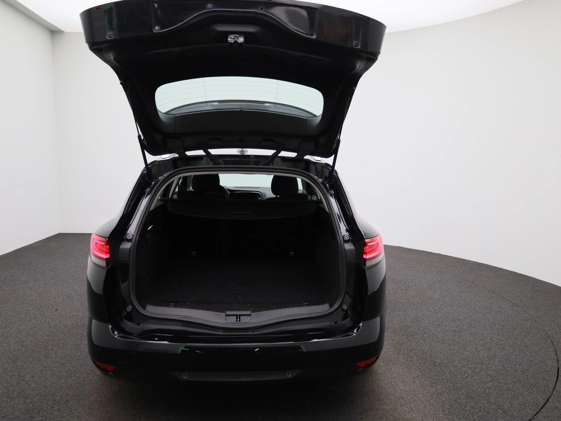 Renault-Megane E-Tech-image-10