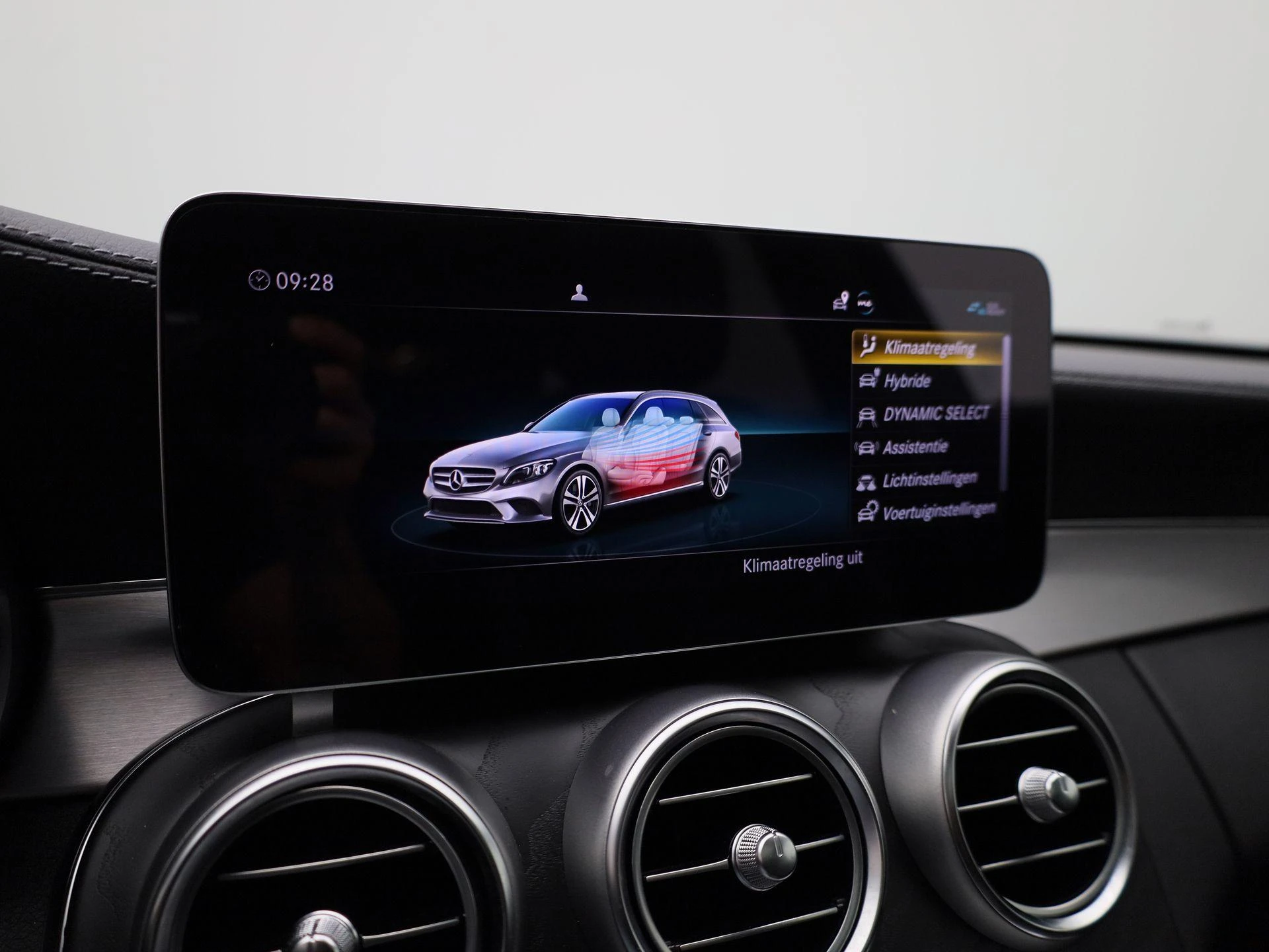 Mercedes-Benz-C-Klasse-image-28