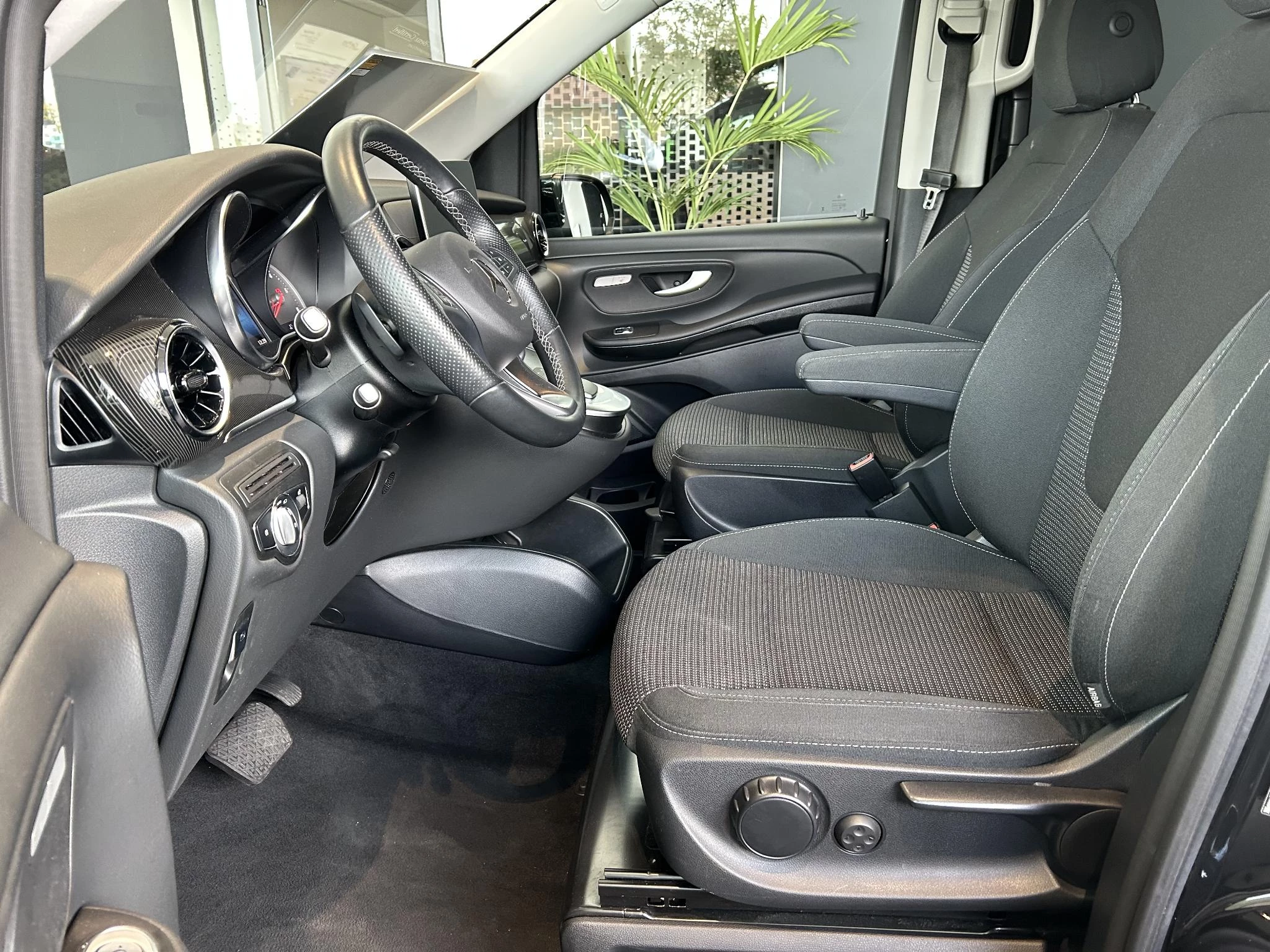 Mercedes-Benz-V-Klasse-image-9