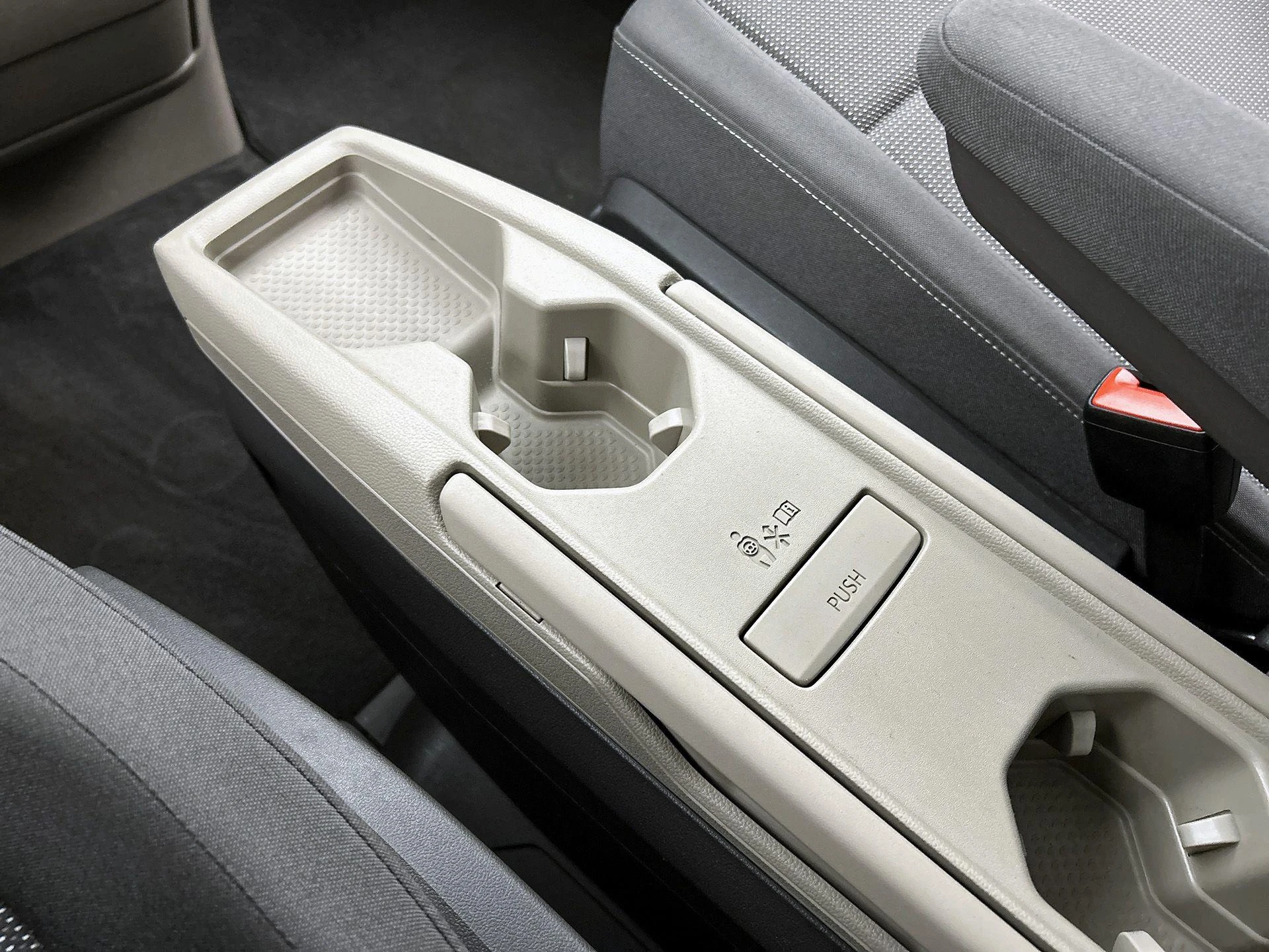 Volkswagen-Multivan-image-30