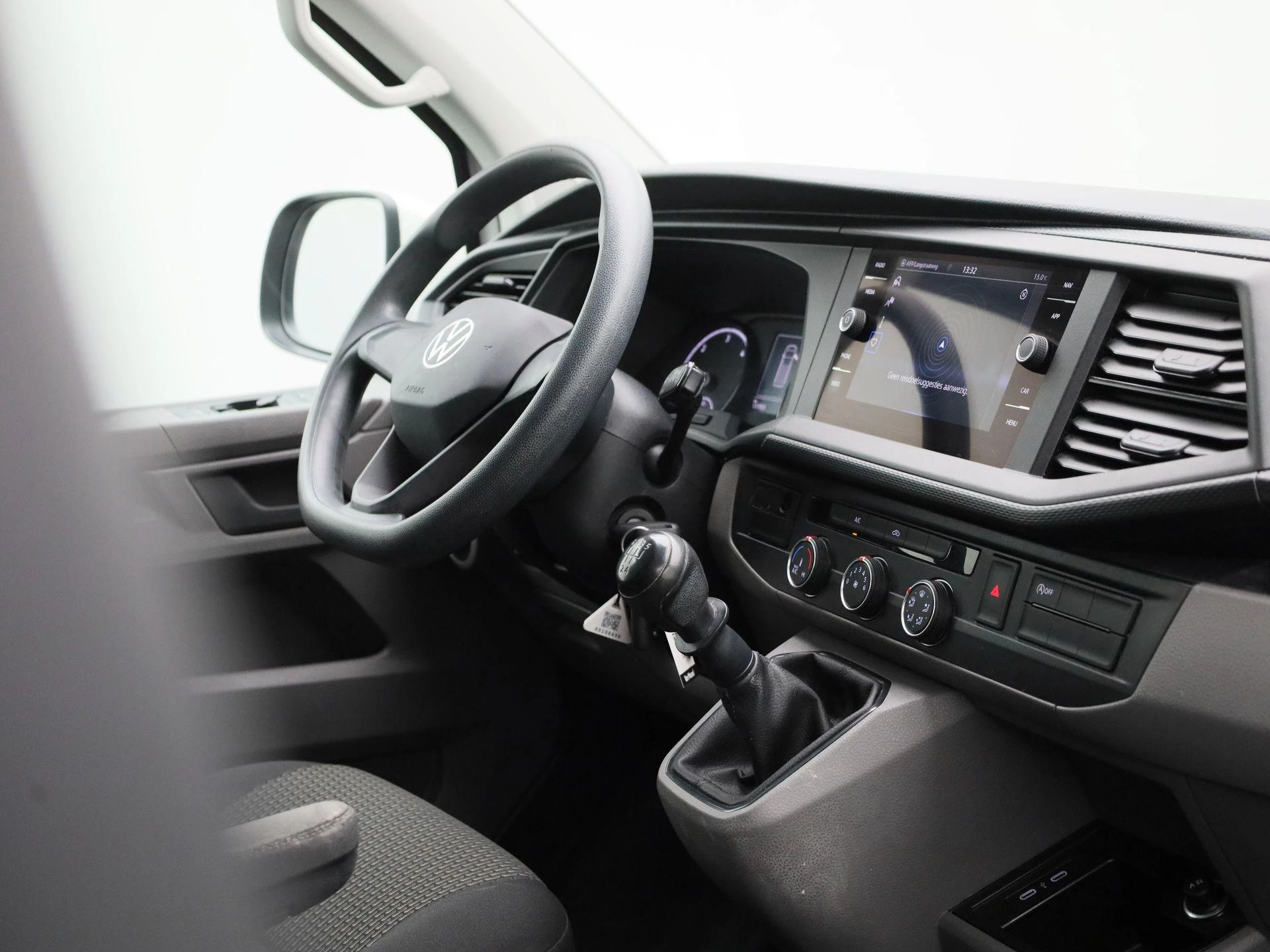 Volkswagen-Transporter-image-6