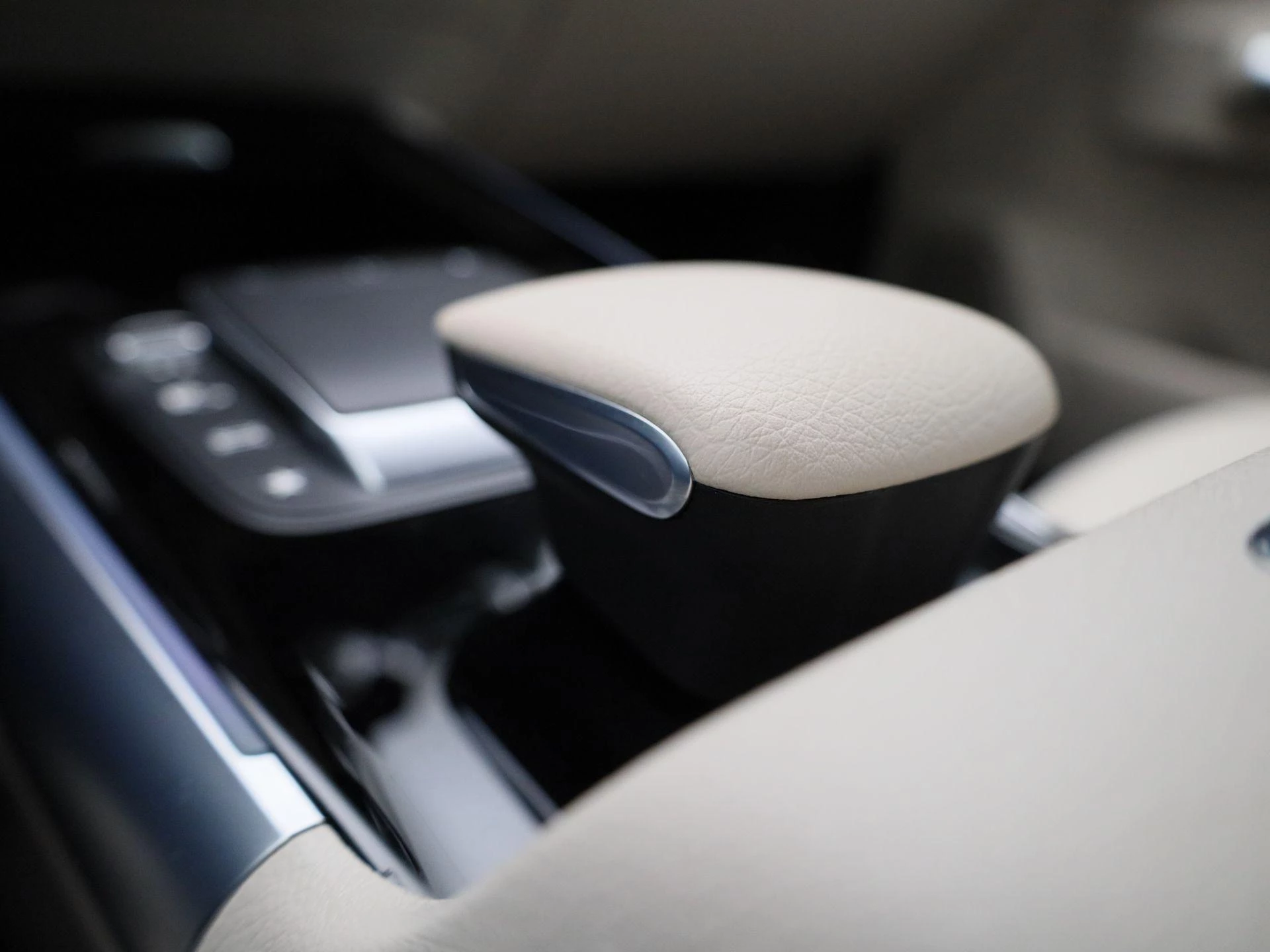 Mercedes-Benz GLB 200 LUXURY LINE + LEDER + PANO + 7-ZIT + CARPLAY +