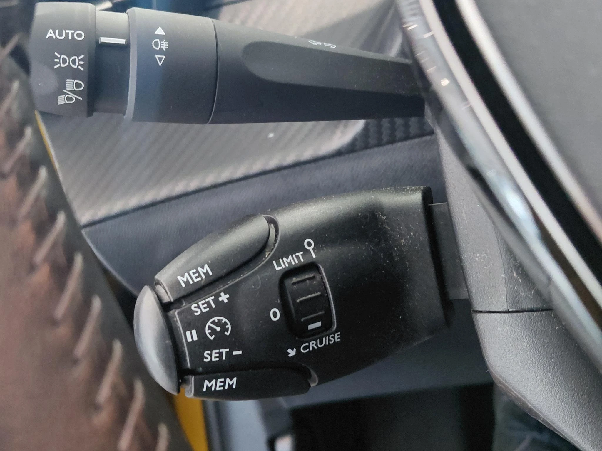 Peugeot-208-image-12