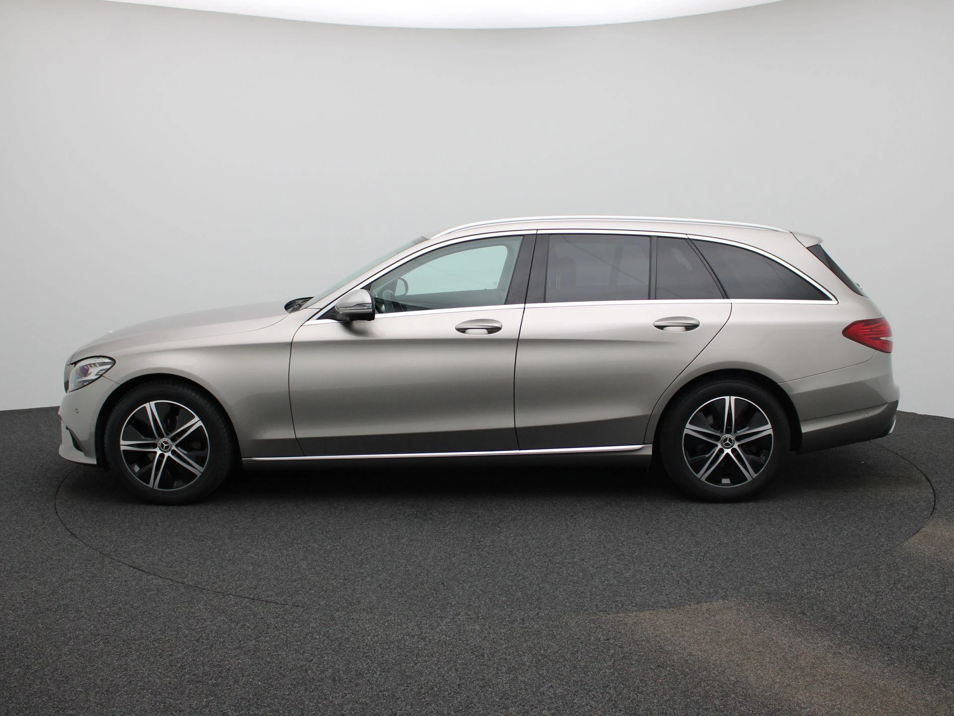 Mercedes-Benz-C-Klasse-image-4