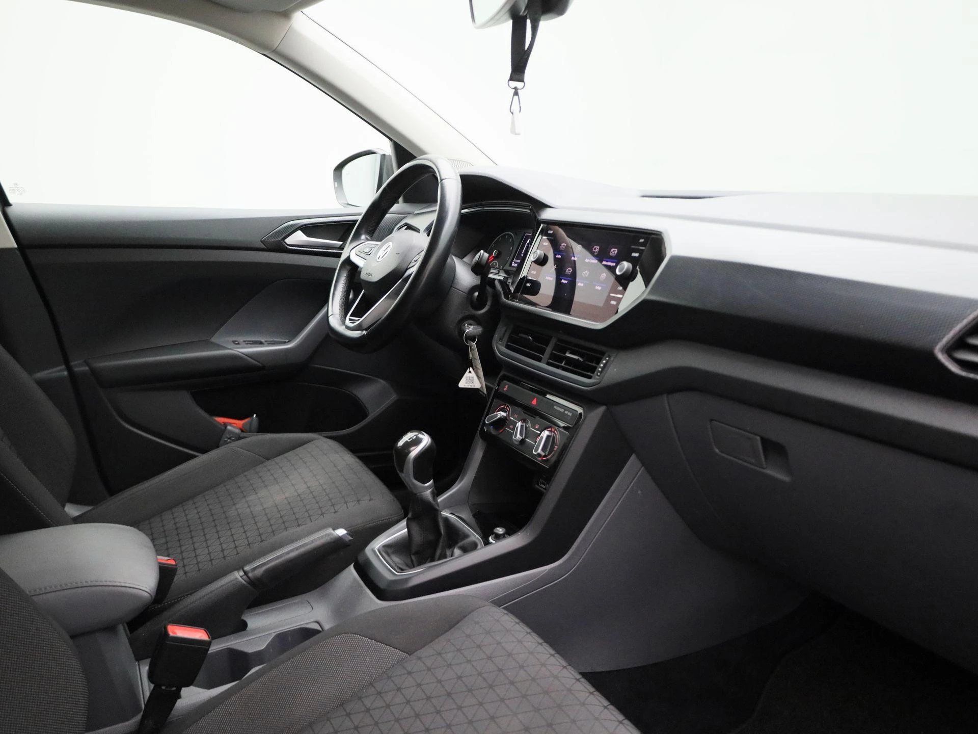 Volkswagen-T-Cross-image-27