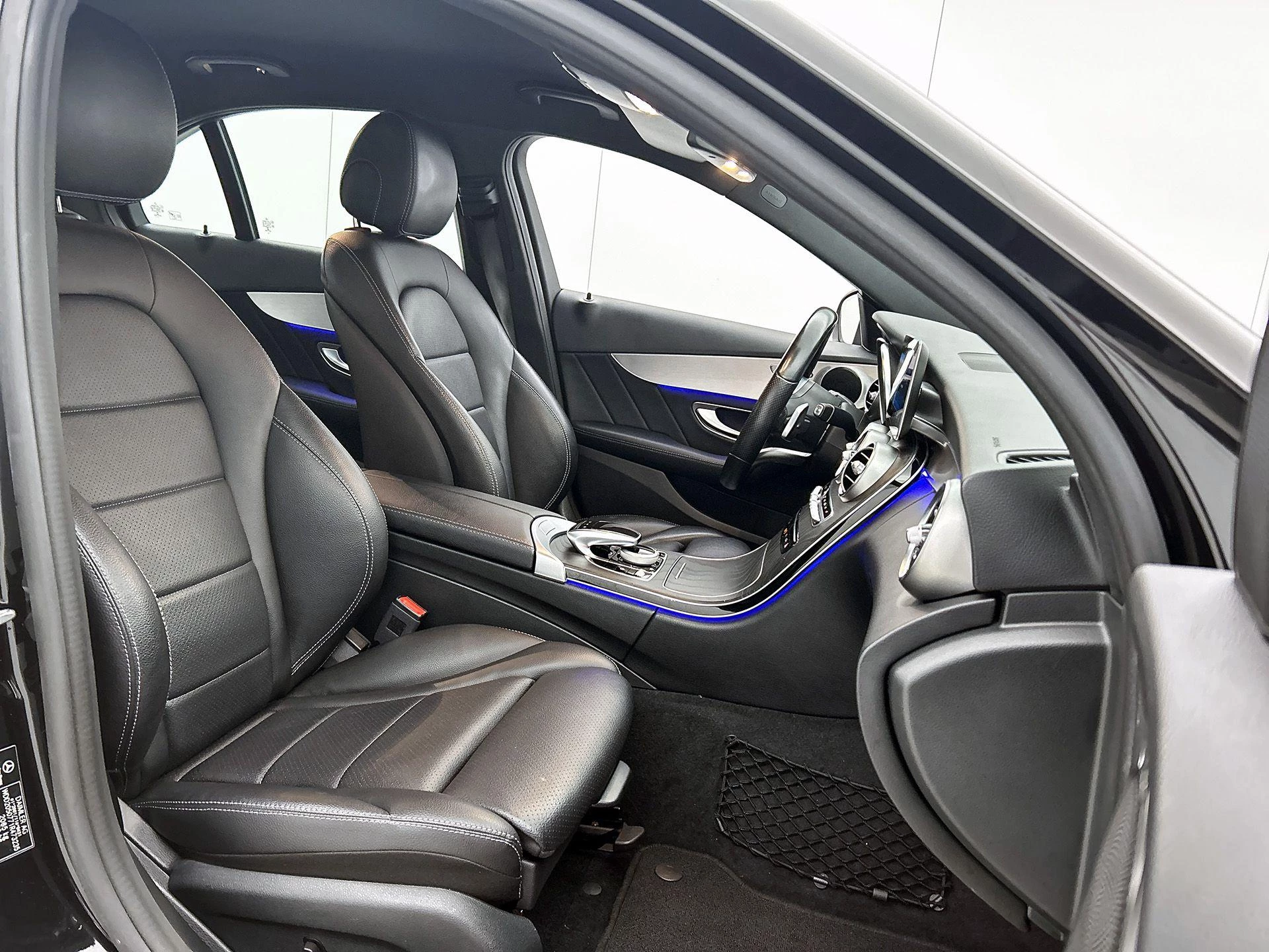 Mercedes-Benz-C-Klasse-image-32