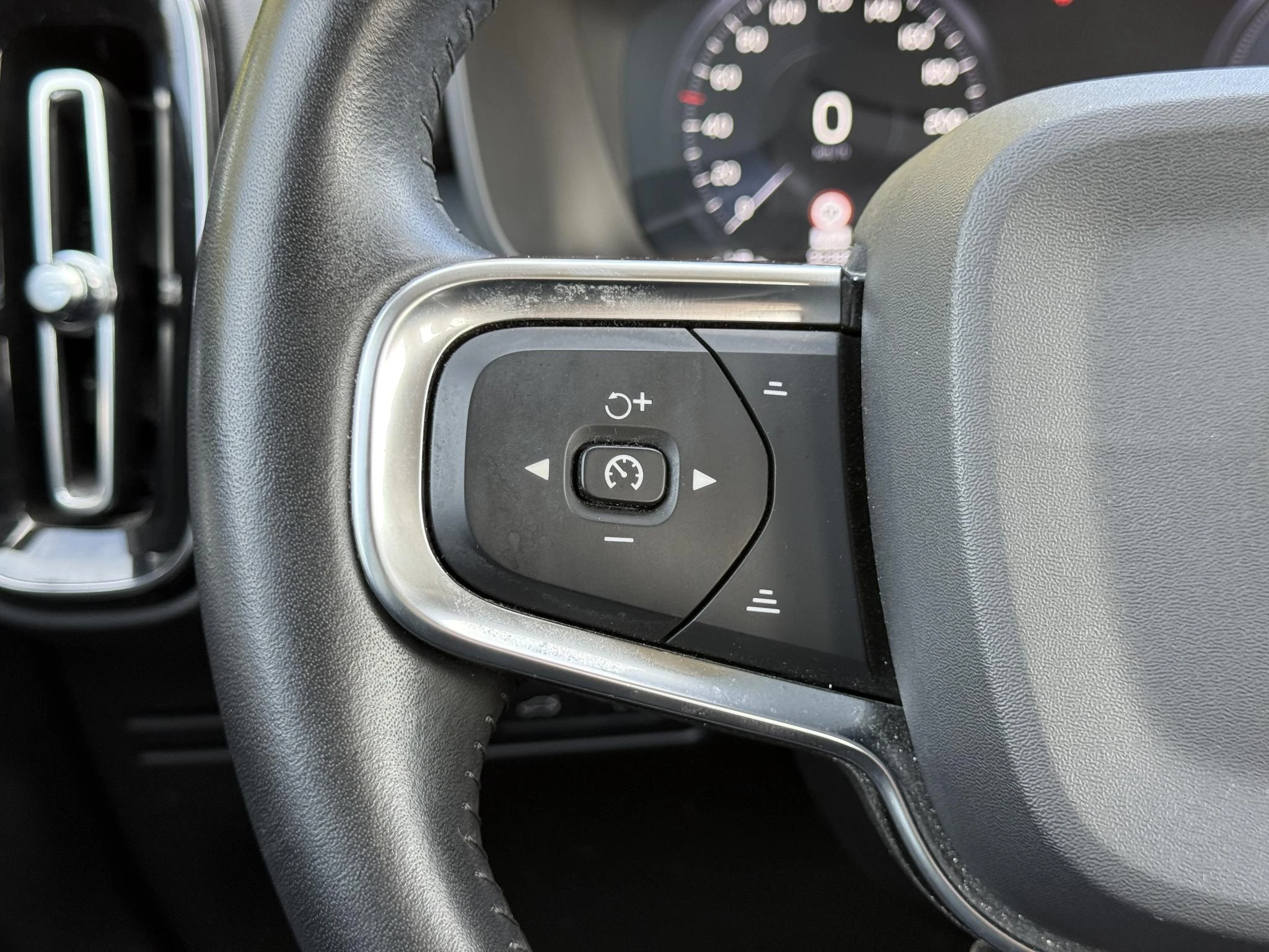 Volvo-XC40-image-21