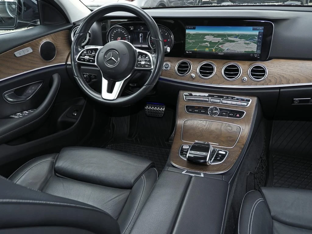 Mercedes-Benz-E-Klasse 220-image-9