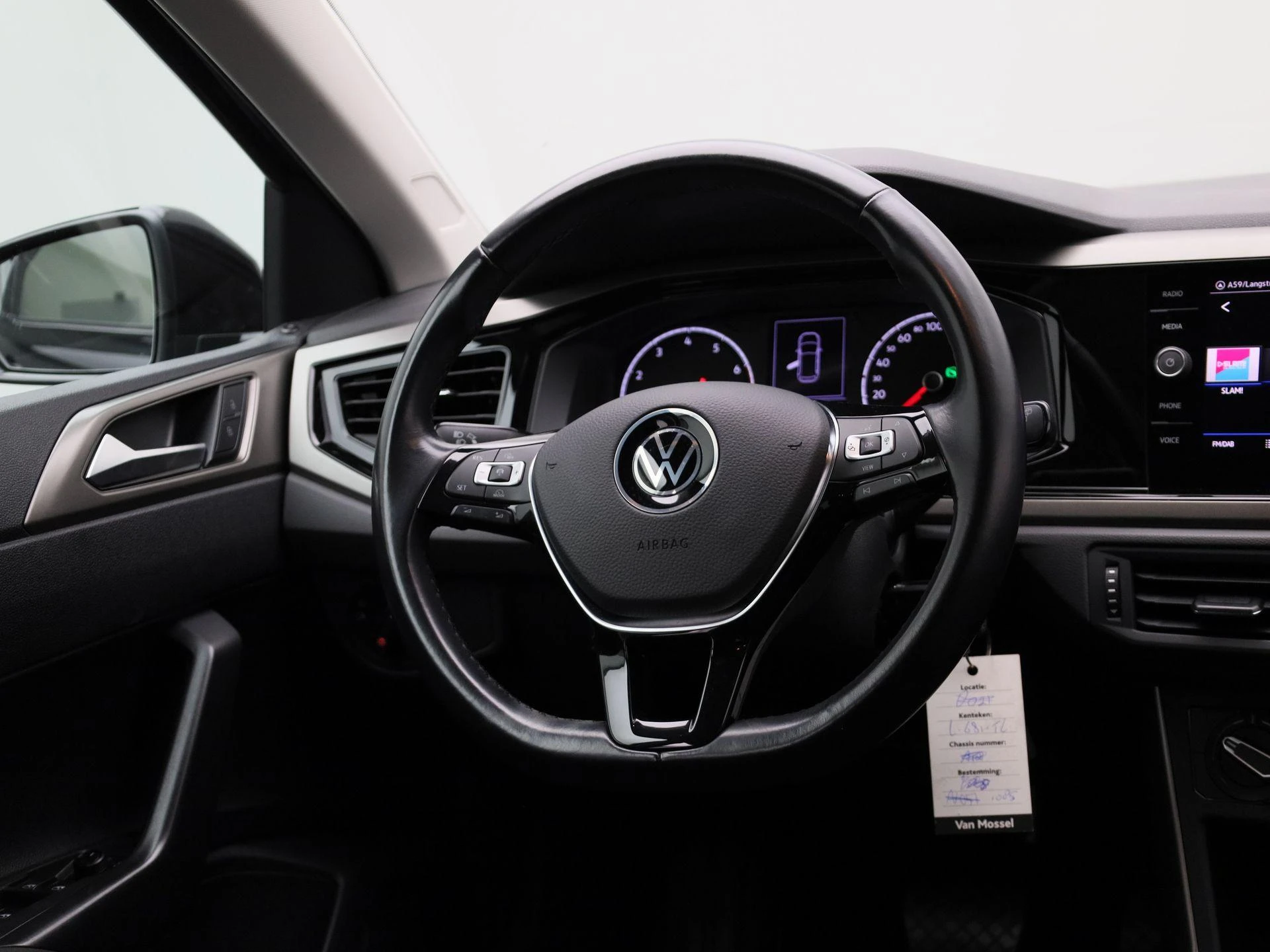 Volkswagen-Polo-image-8