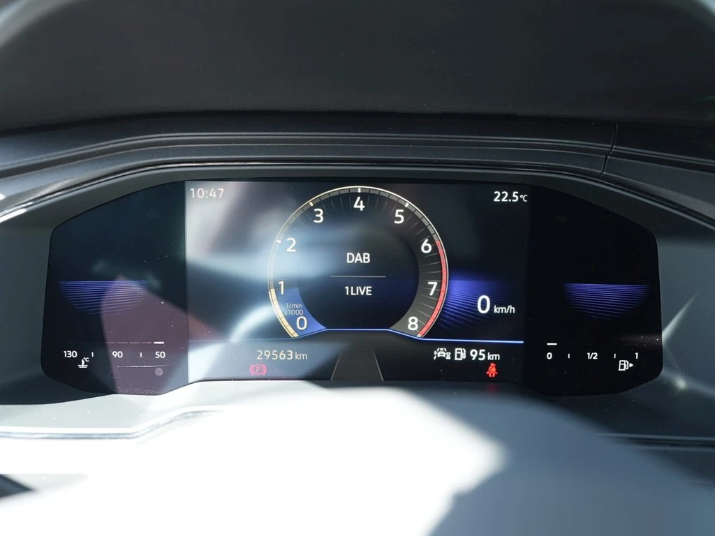 Volkswagen-Polo-image-16