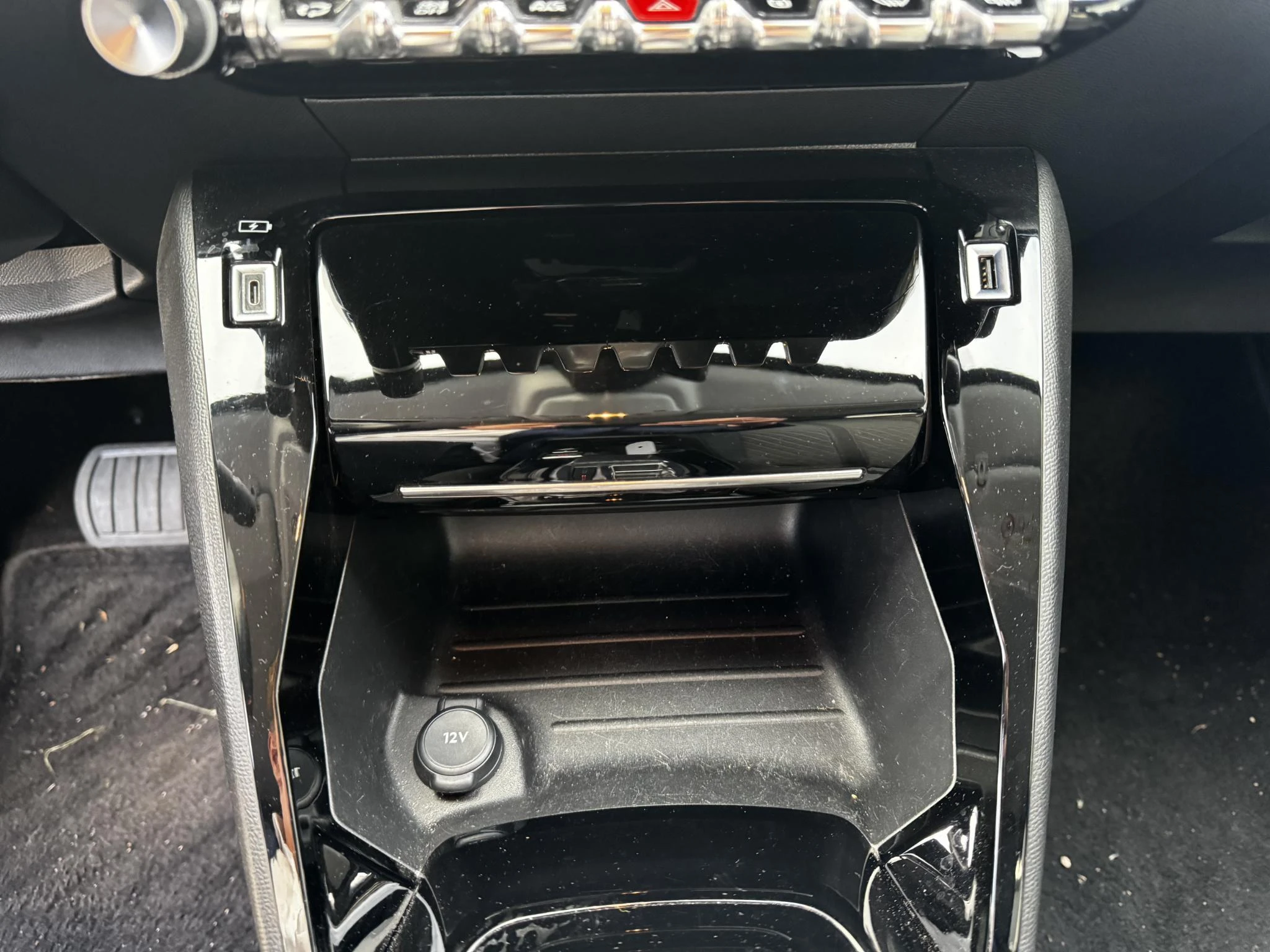 Peugeot-e-208-image-27