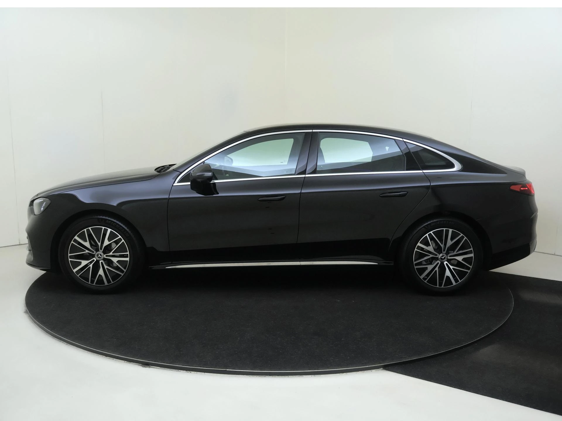 Mercedes-Benz-C-Klasse-image-7