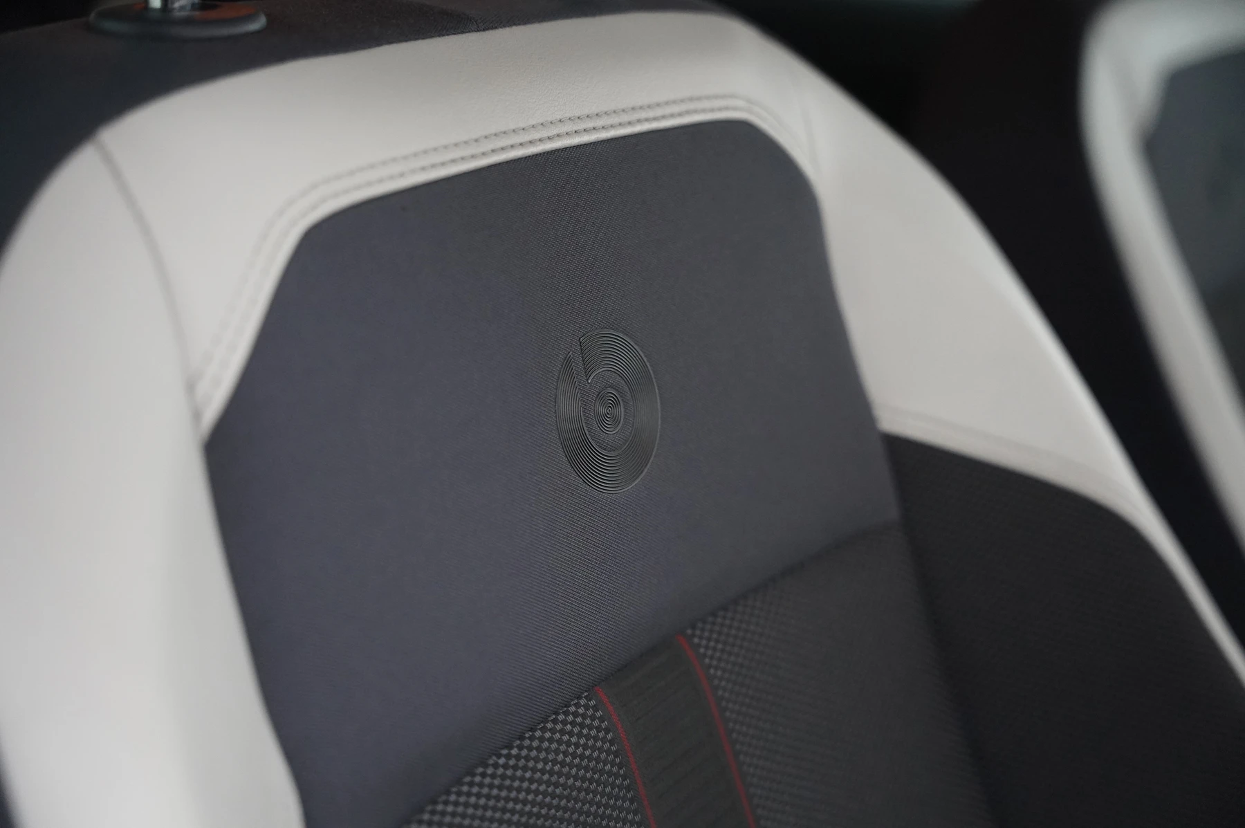 Volkswagen-Polo-image-9