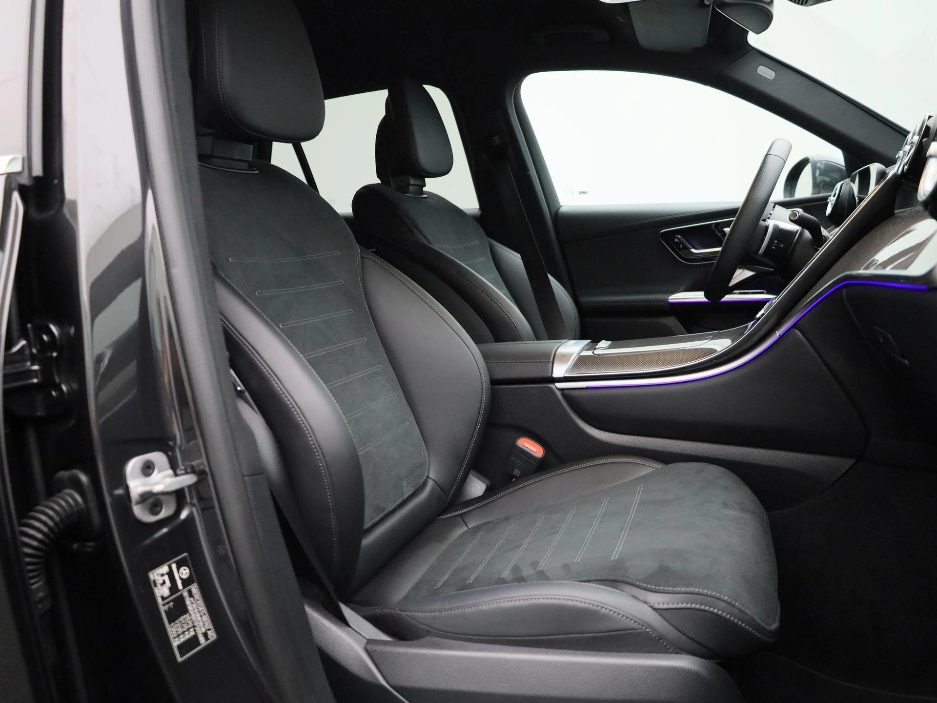 Mercedes-Benz-GLC-image-36