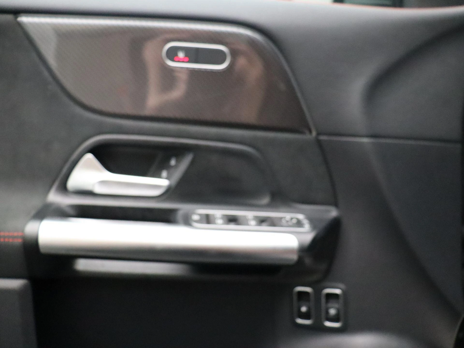 Mercedes-Benz-GLA-image-11