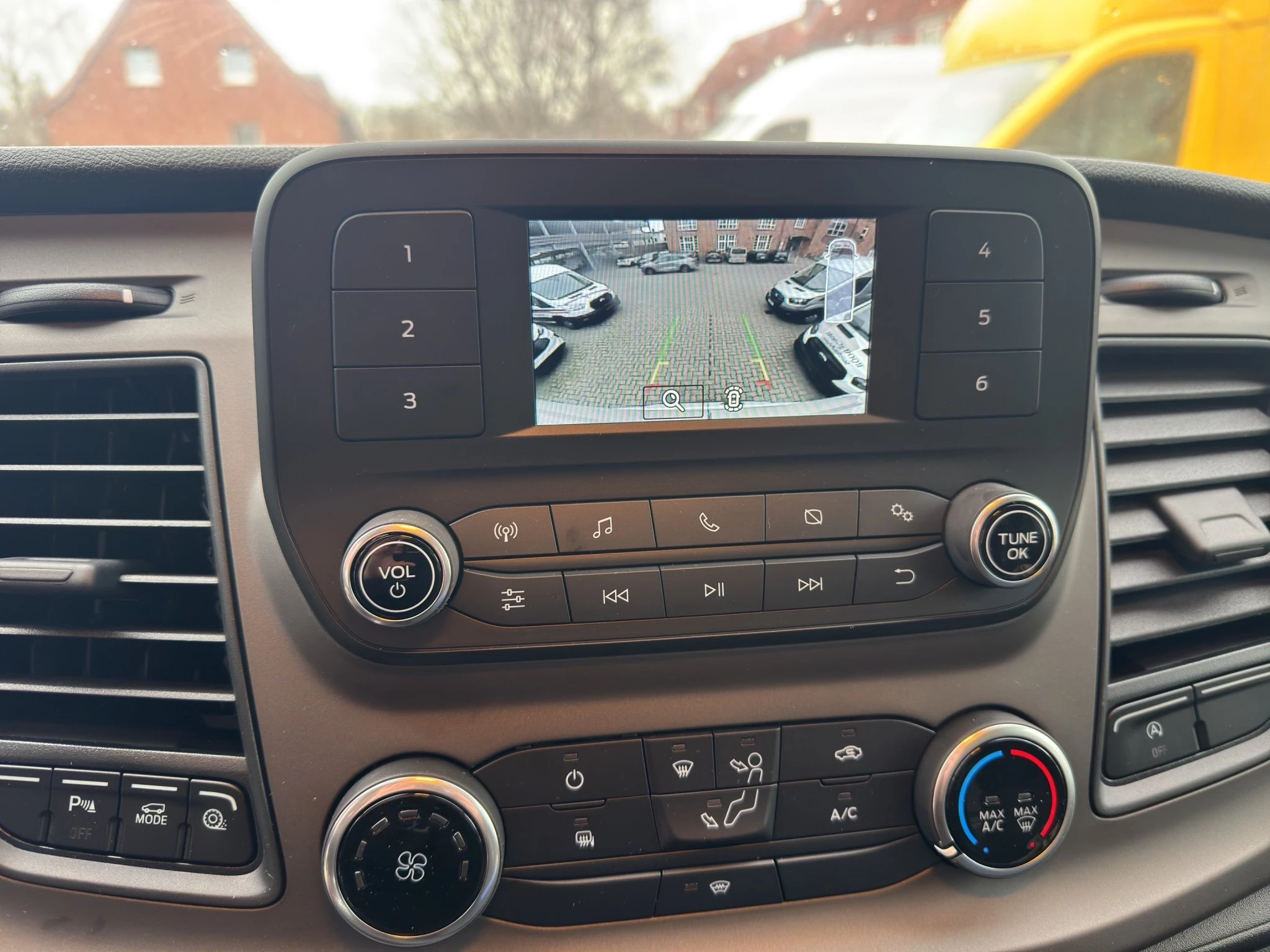 Ford-Transit-image-17