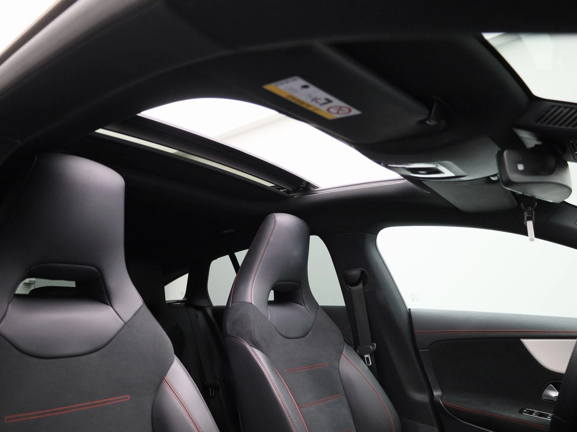 Mercedes-Benz-CLA-image-43