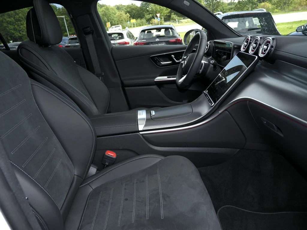 Mercedes-Benz-GLC 220 d-image-11