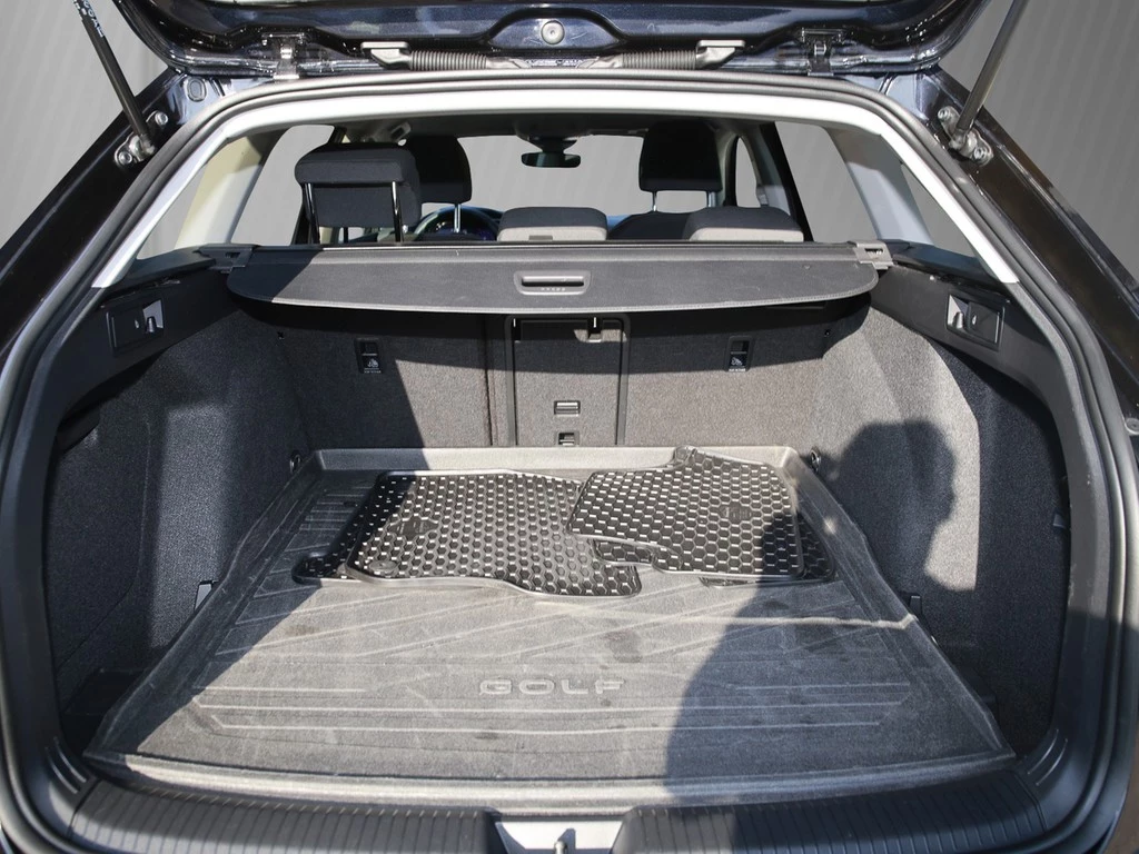 Volkswagen Golf Variant 1.5 eTSI DSG Style AHK/Navi/RFK