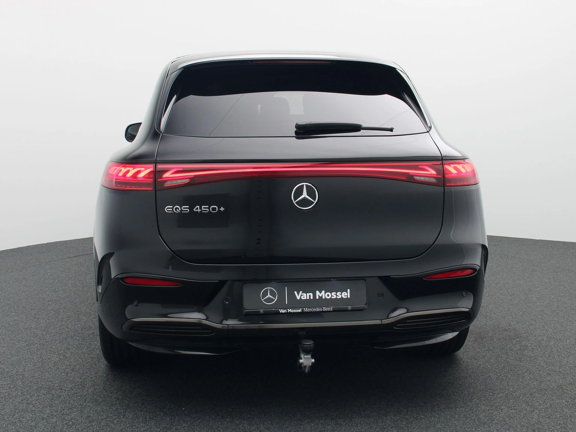 Mercedes-Benz-EQS-image-4
