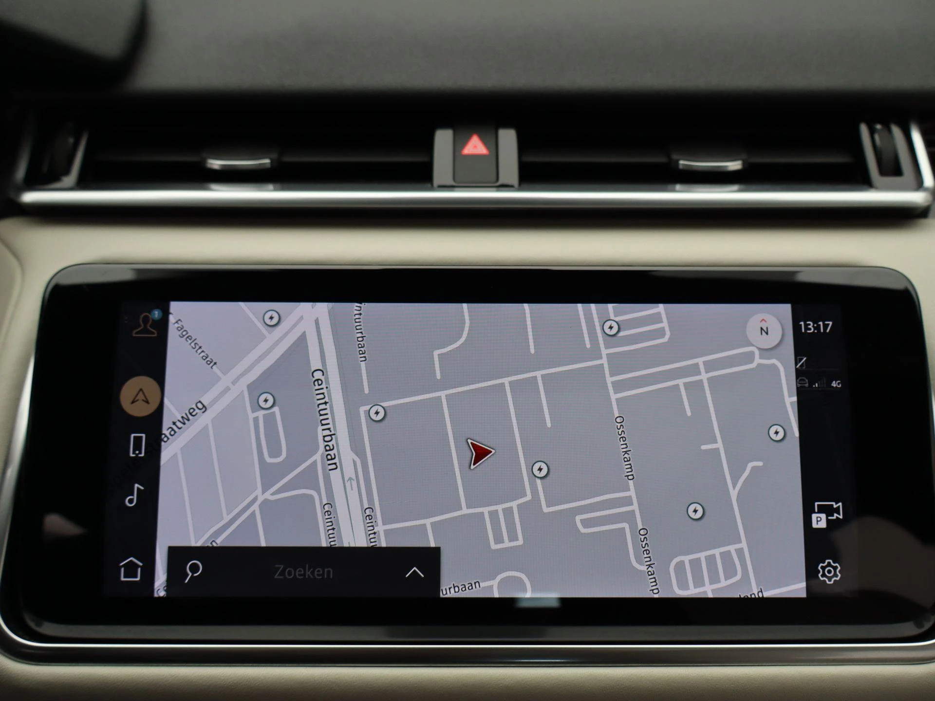 Land Rover-Range Rover Velar-image-26