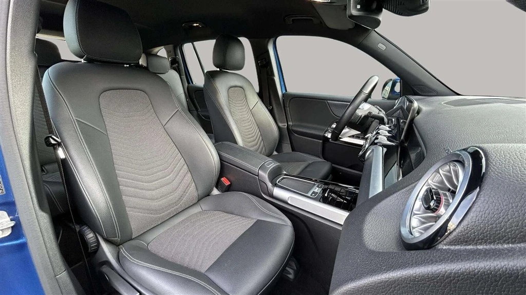 Mercedes-Benz-EQB-image-20