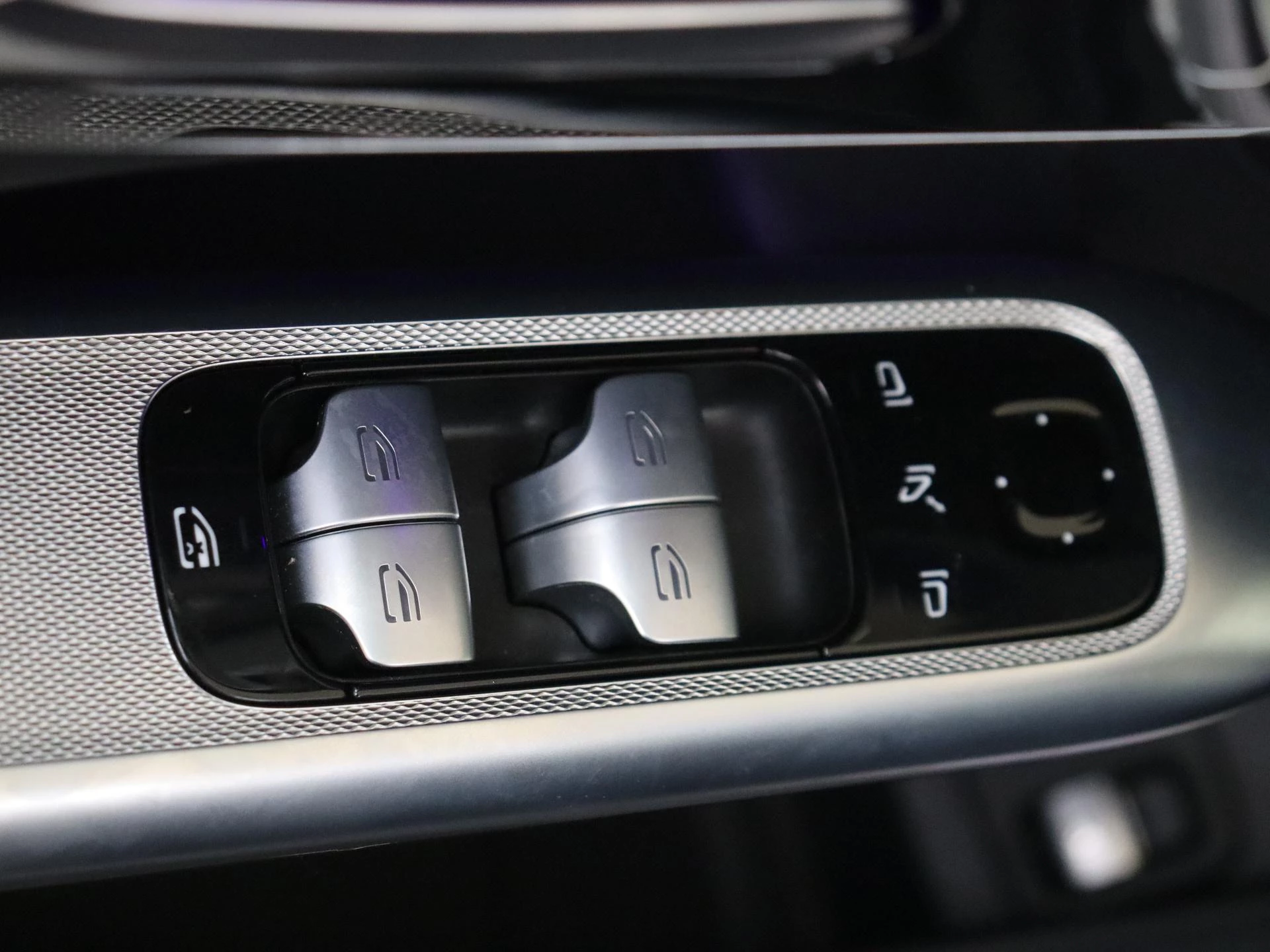 Mercedes-Benz-GLC-image-25