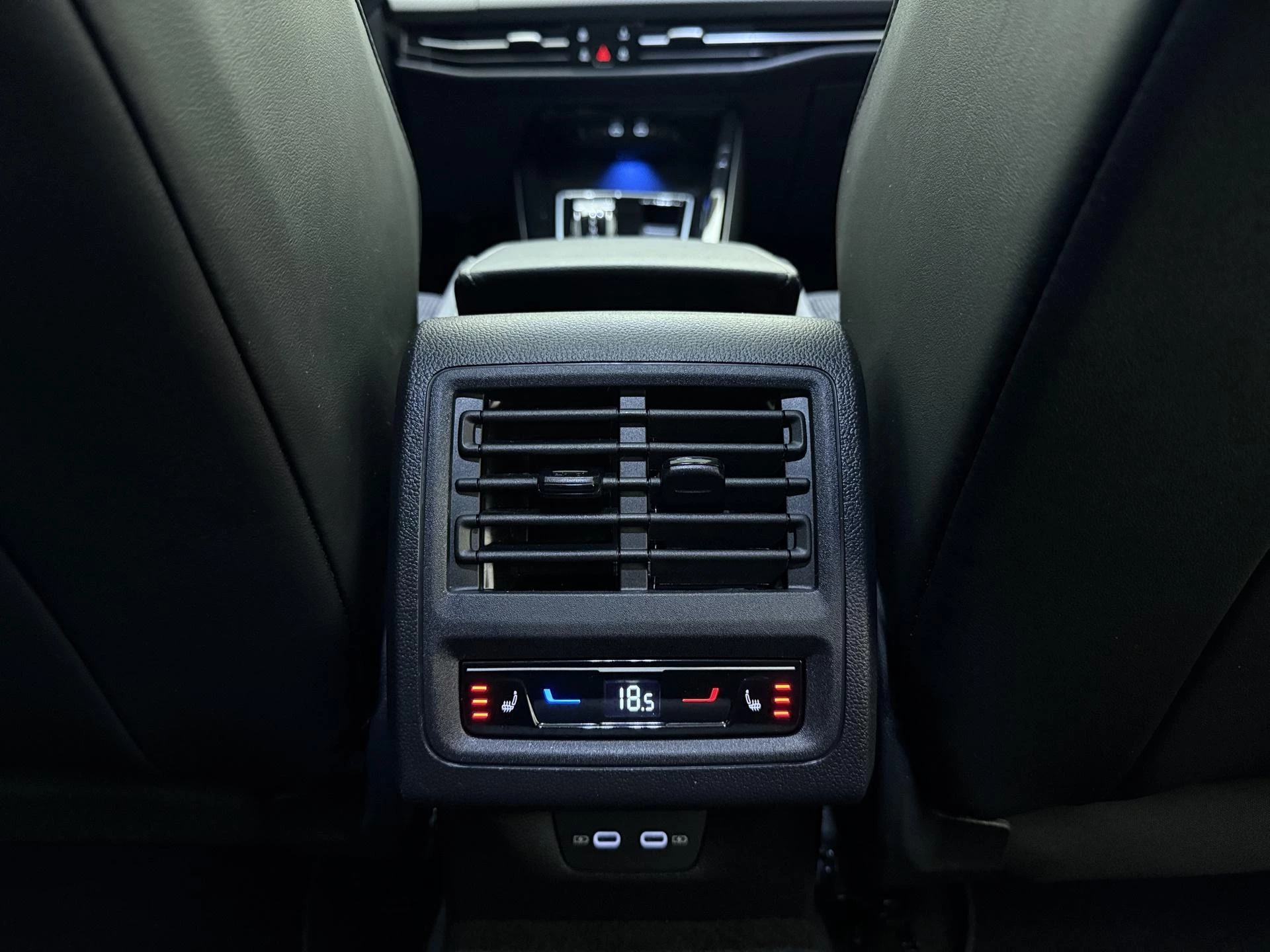 Volkswagen-Golf-image-11