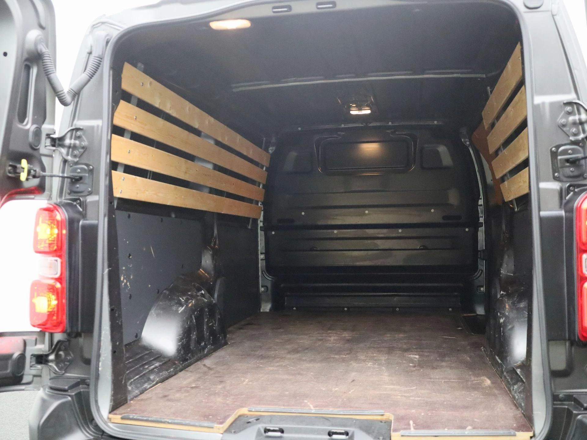 Opel-Vivaro-image-14