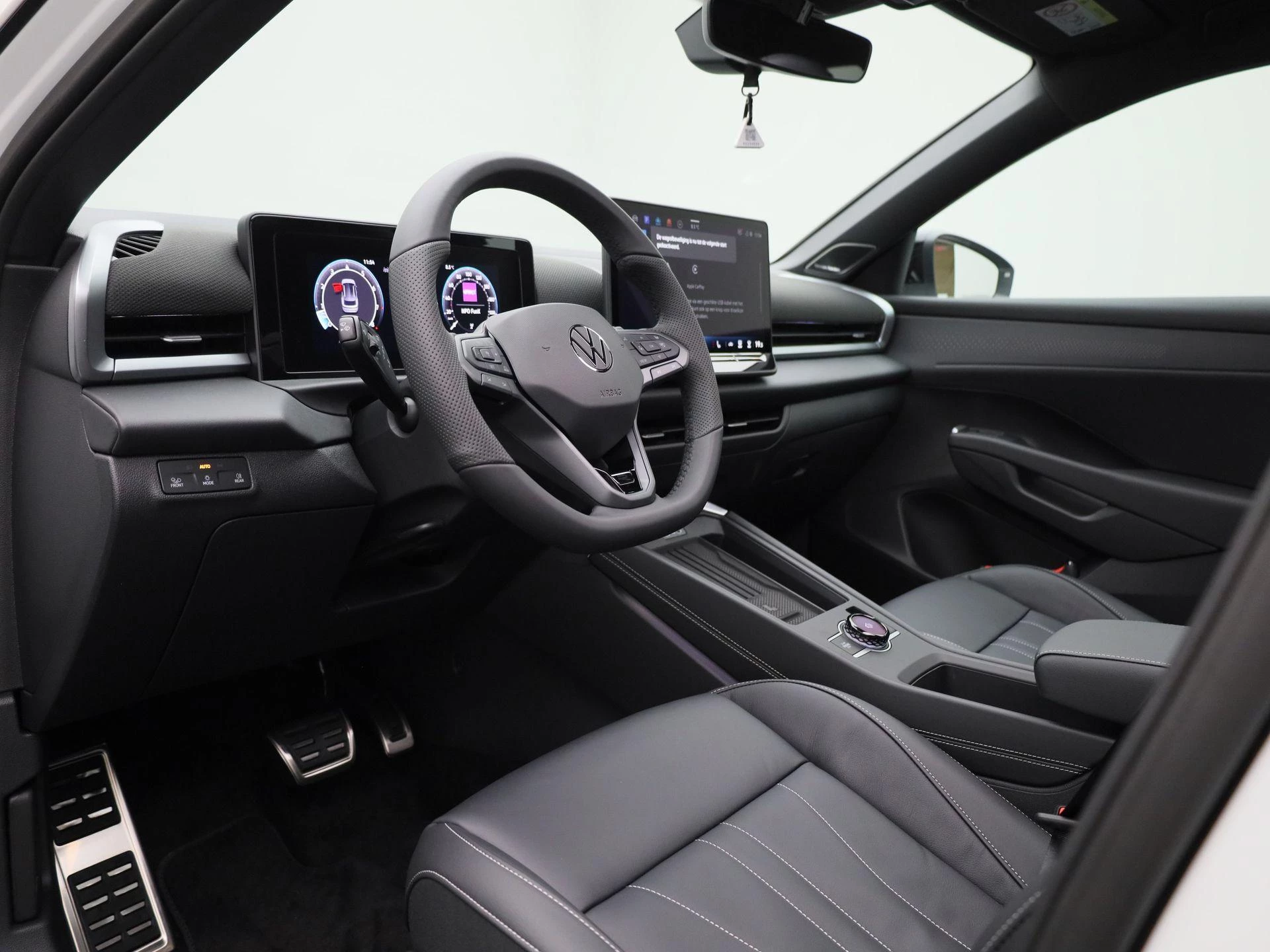 Volkswagen-T-Roc-image-36