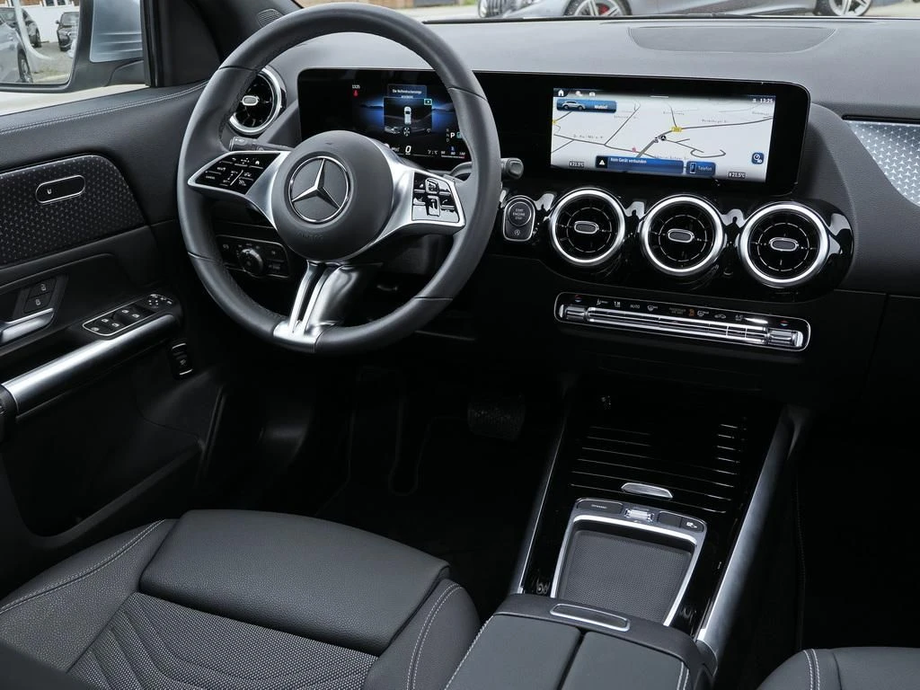 Mercedes-Benz-GLA 200 d-image-7