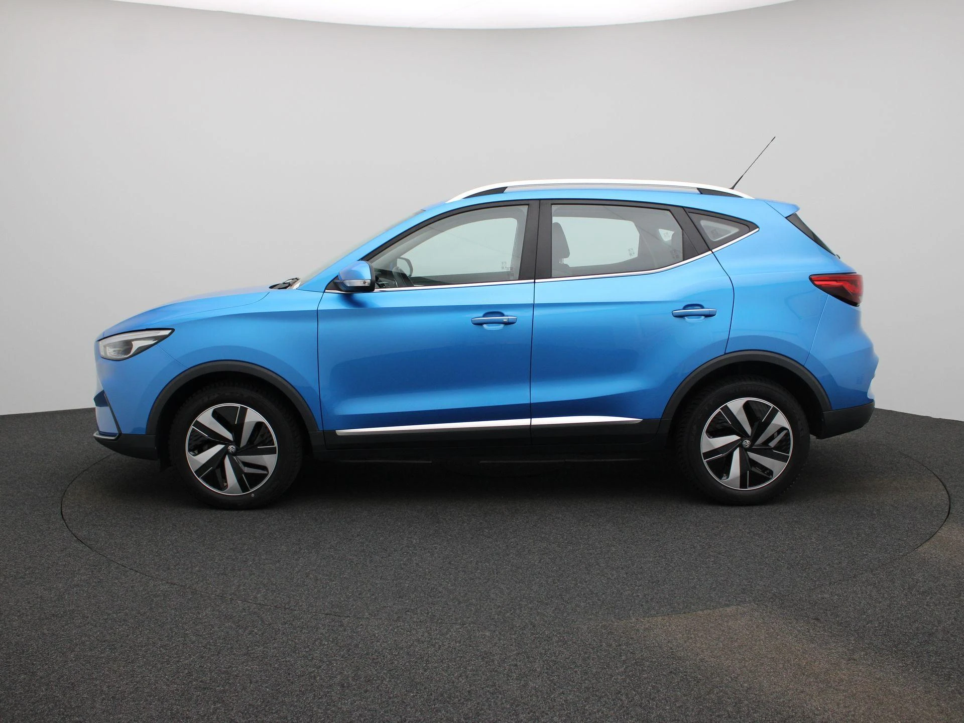 MG-ZS EV-image-3